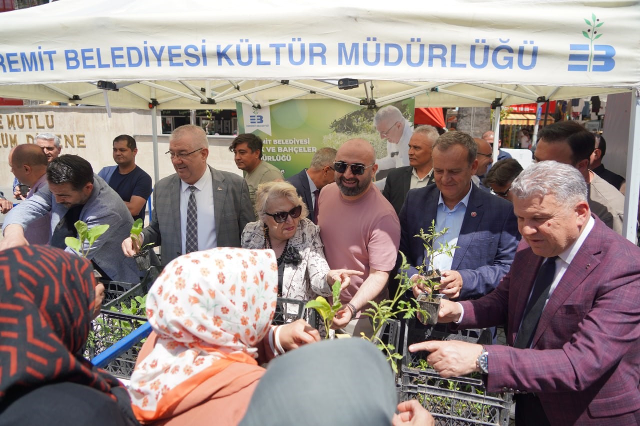 edremit-belediyesinden-ucretsiz-ata-tohumu-fide-dagitimi