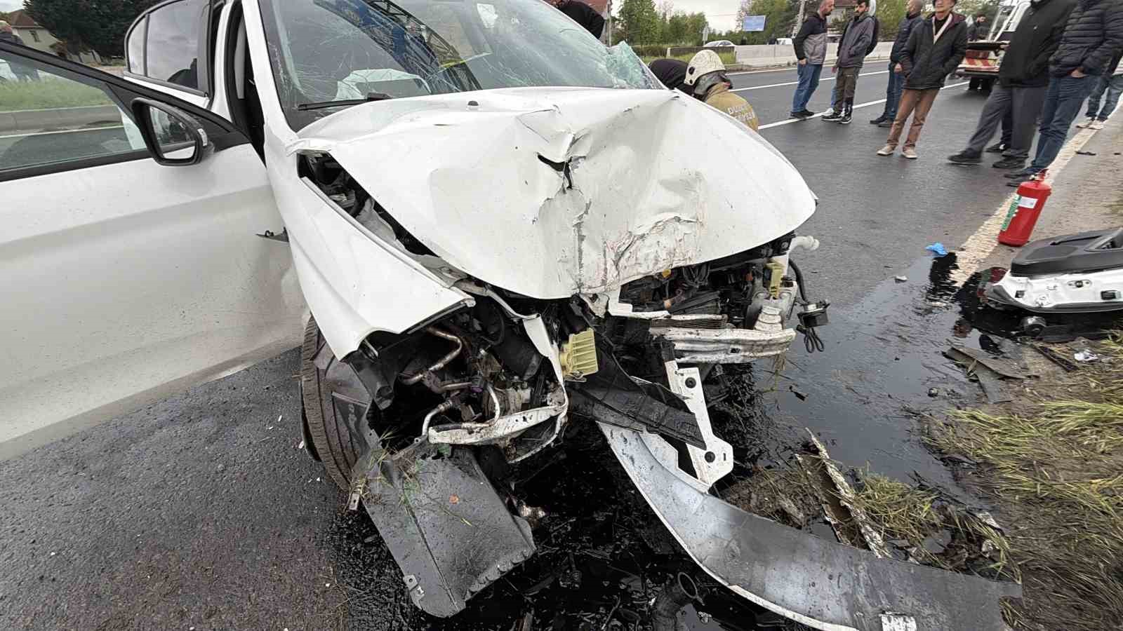 eds-tabelasina-carpan-otomobilin-surucusunu-itfaiye-kurtardi