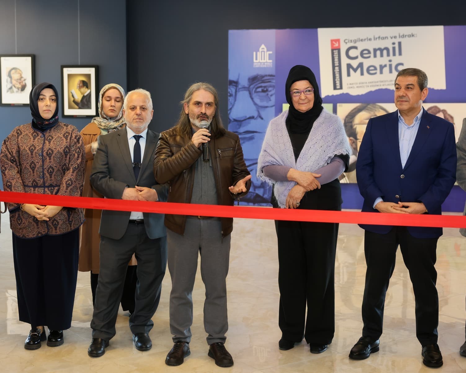 esenlerde-cemil-meric-karikatur-sergisi-sanatseverlerle-bulustu