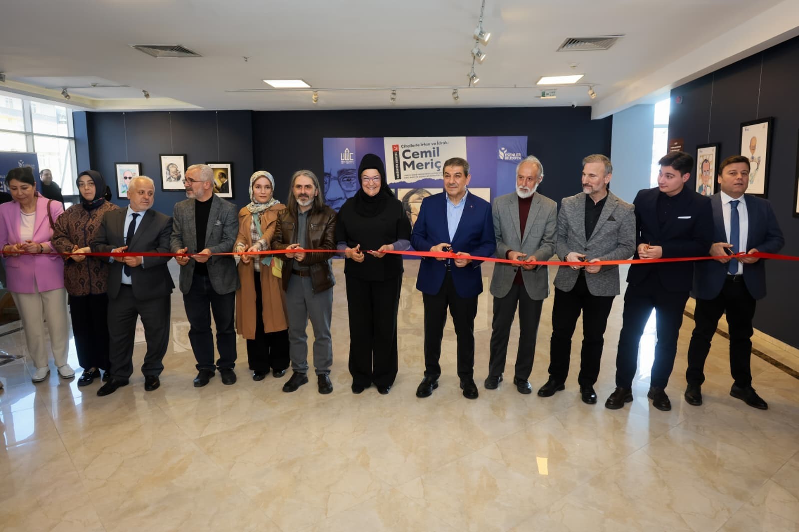 esenlerde-cemil-meric-karikatur-sergisi-sanatseverlerle-bulustu