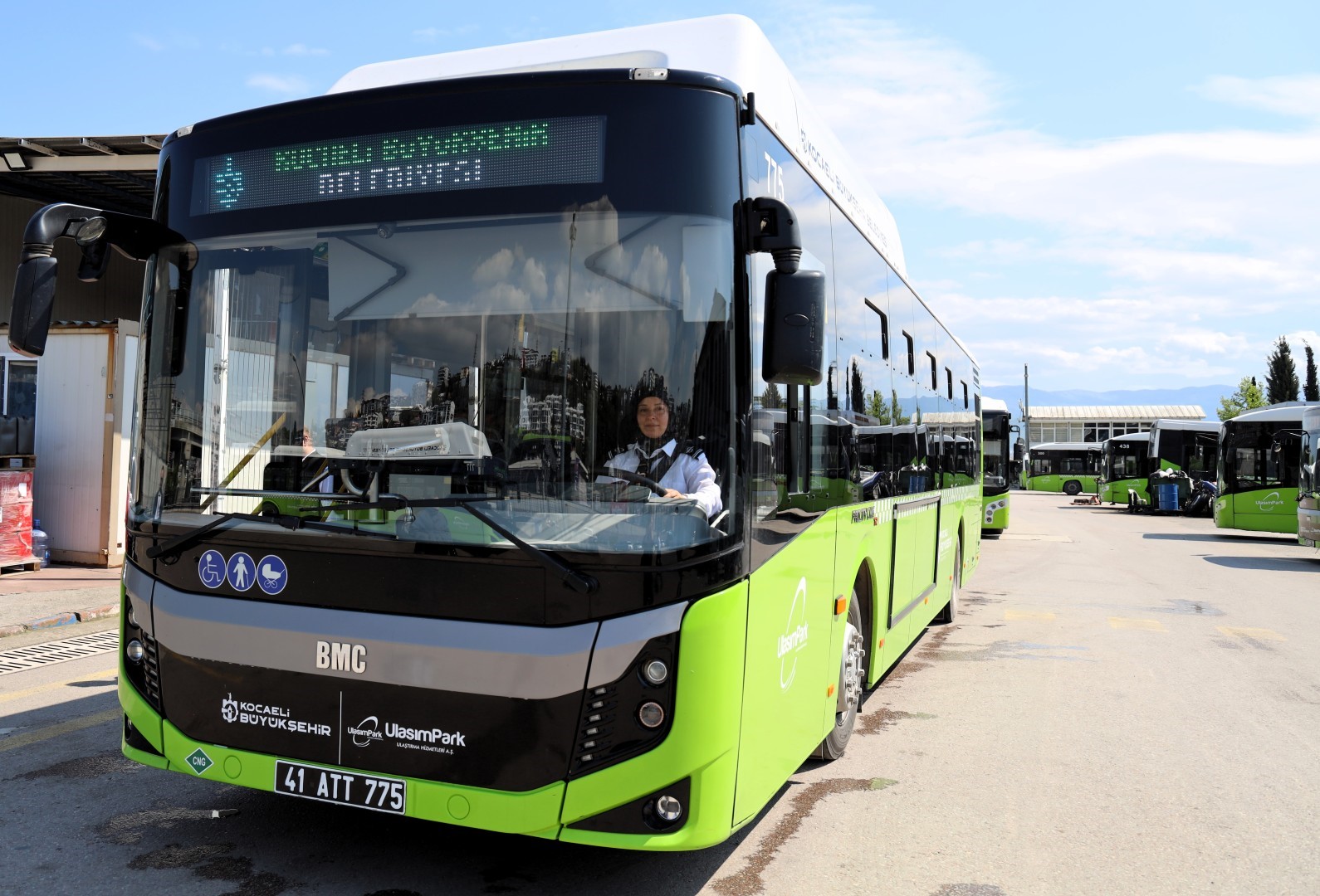 kocaelinin-otobus-soforu-anneleri-kentin-ulasim-yukunu-omuzluyor