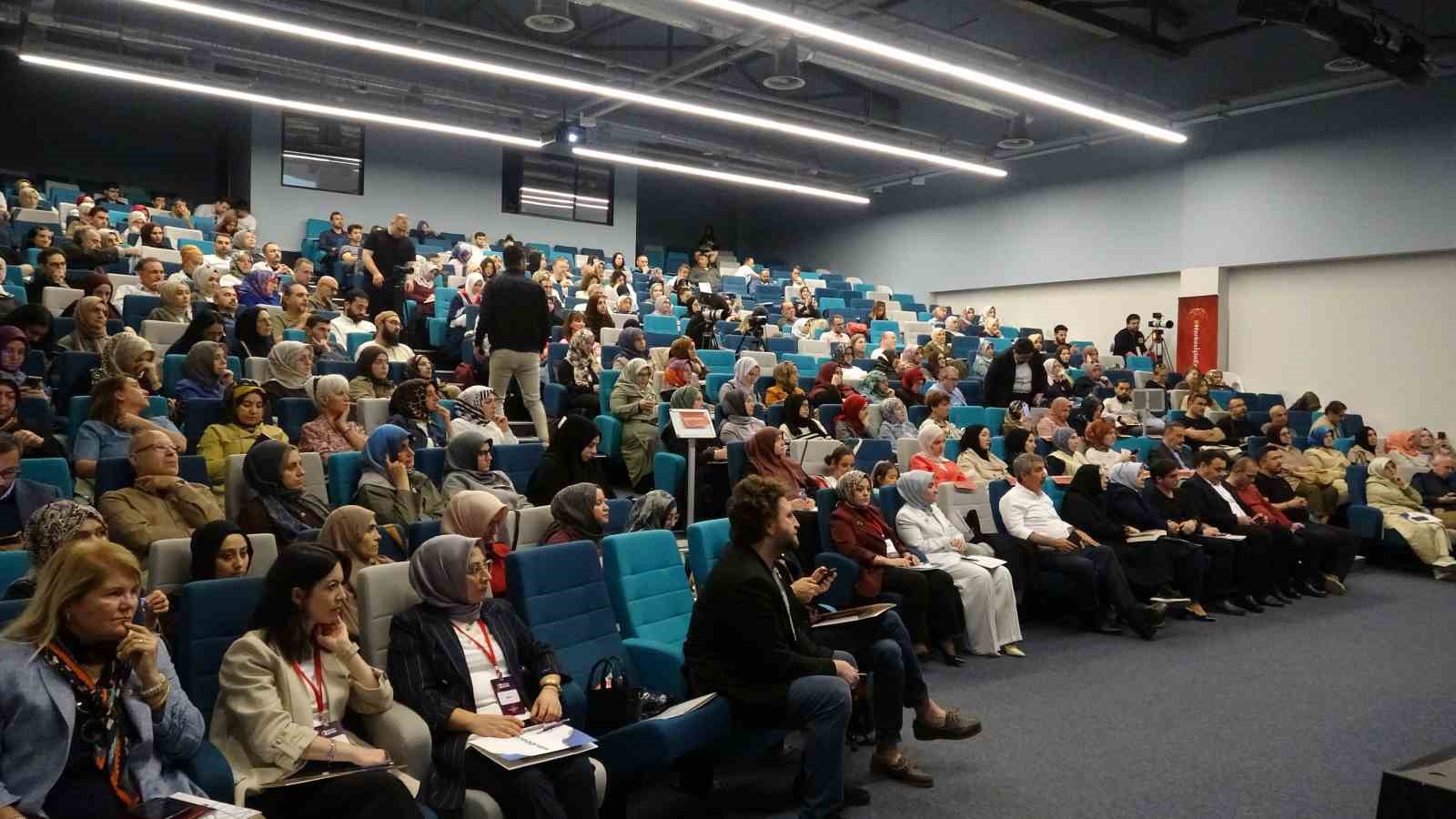 marmara-universitesinde-dikkat-ceken-sempozyum-insan-anlasilmadiginda-siddete-yoneliyor