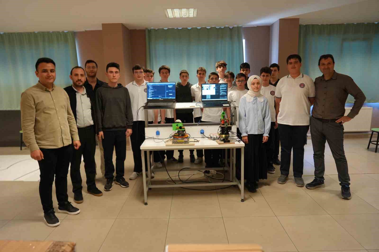 ok-atan-ve-hedef-takip-eden-robot-yaptilar-tek-rakibimiz-mete-gazoz