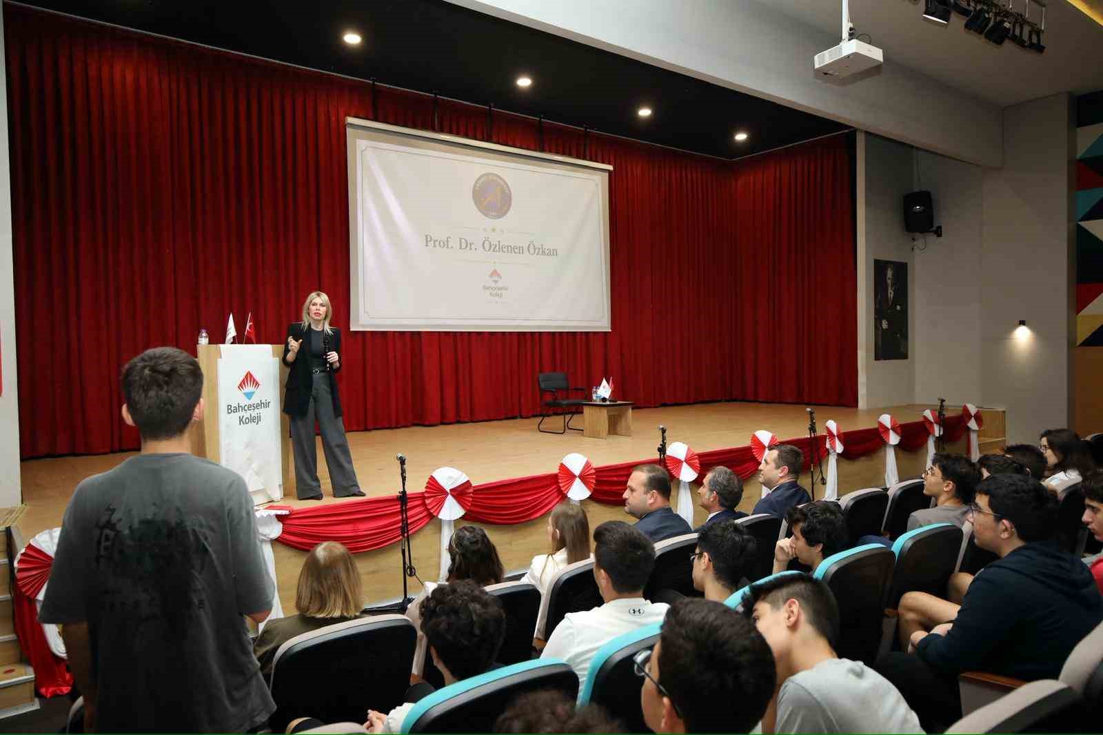 rektor-ozkandan-lise-ogrencileriyle-ufuk-acici-sohbet