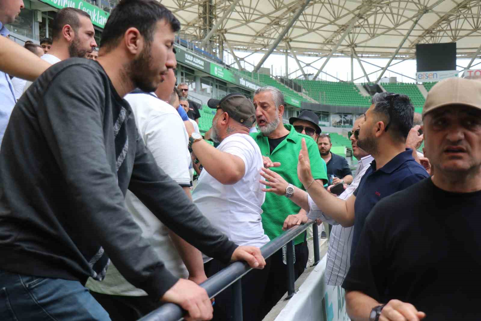 sakaryaspor-kongresinde-arbede-secim-ertelendi
