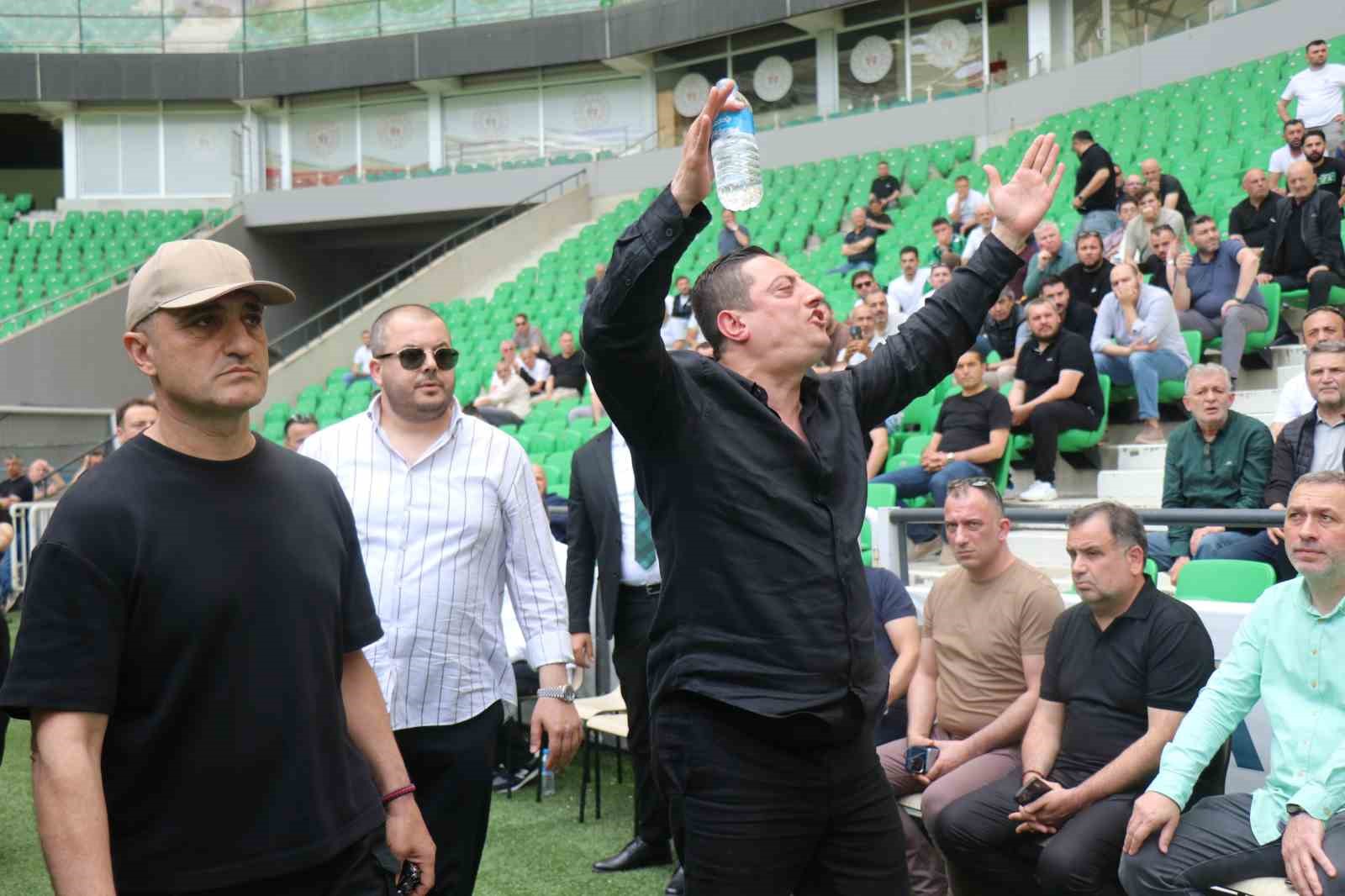 sakaryaspor-kongresinde-arbede-secim-ertelendi