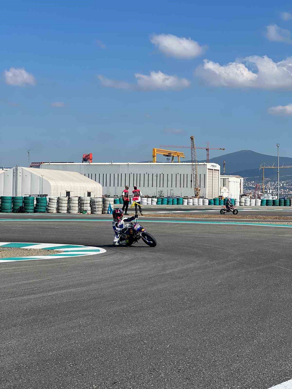 5-yasindaki-sporcu-turkiye-supermoto-sampiyonasinda-sampiyonluga-ulasti
