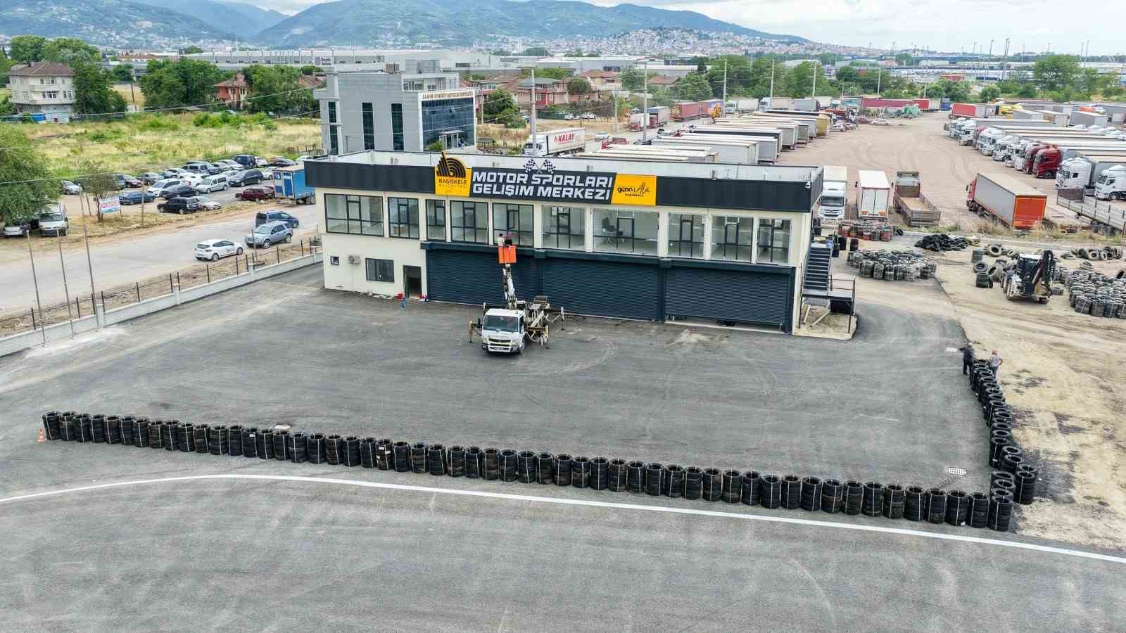 basiskelenin-yeni-merkezi-supermoto-turkiye-sampiyonasi-ile-kapilarini-aciyor
