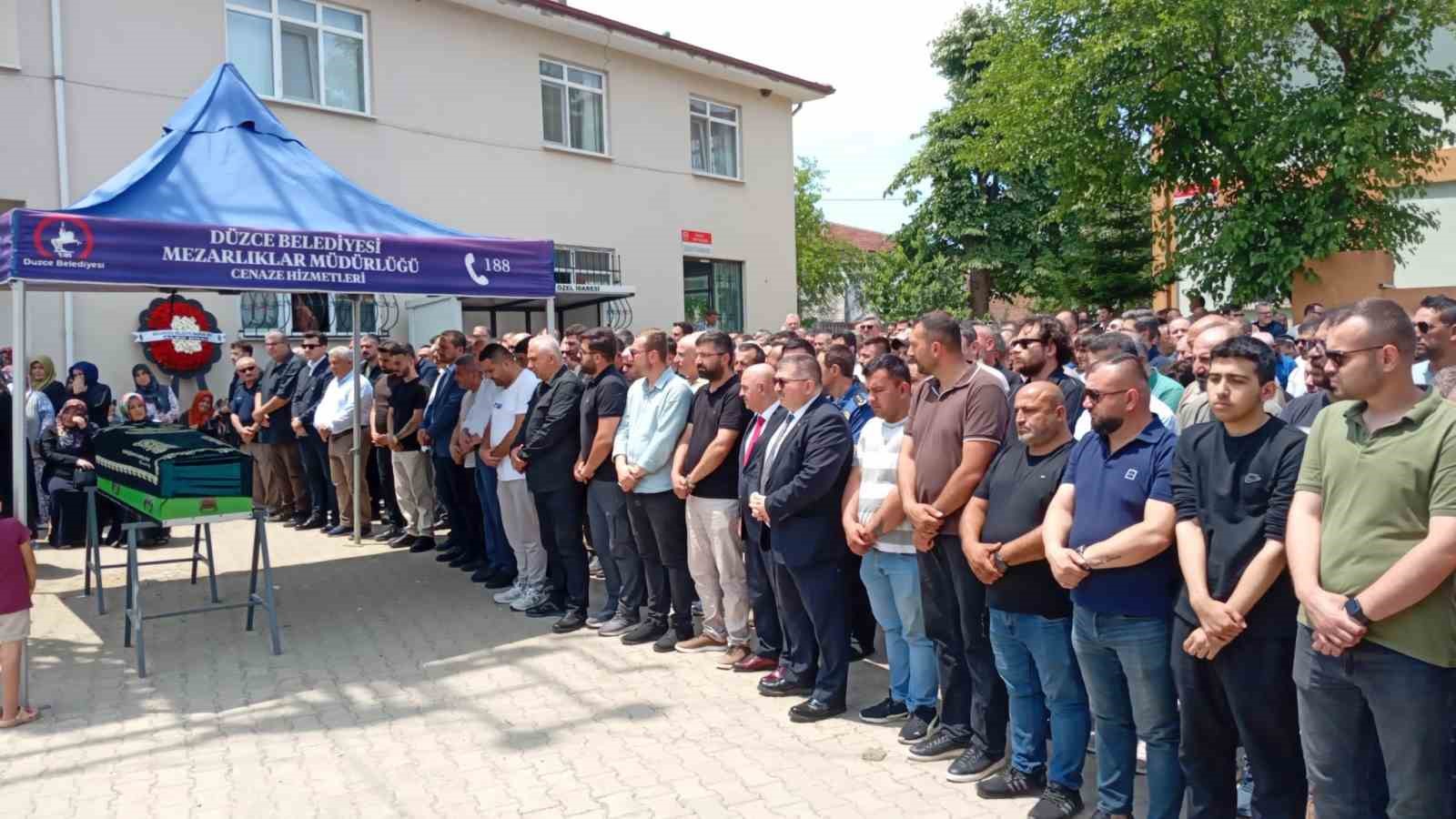 duzce-belediye-baskani-ozlunun-soforu-son-yolculuguna-ugurlandi