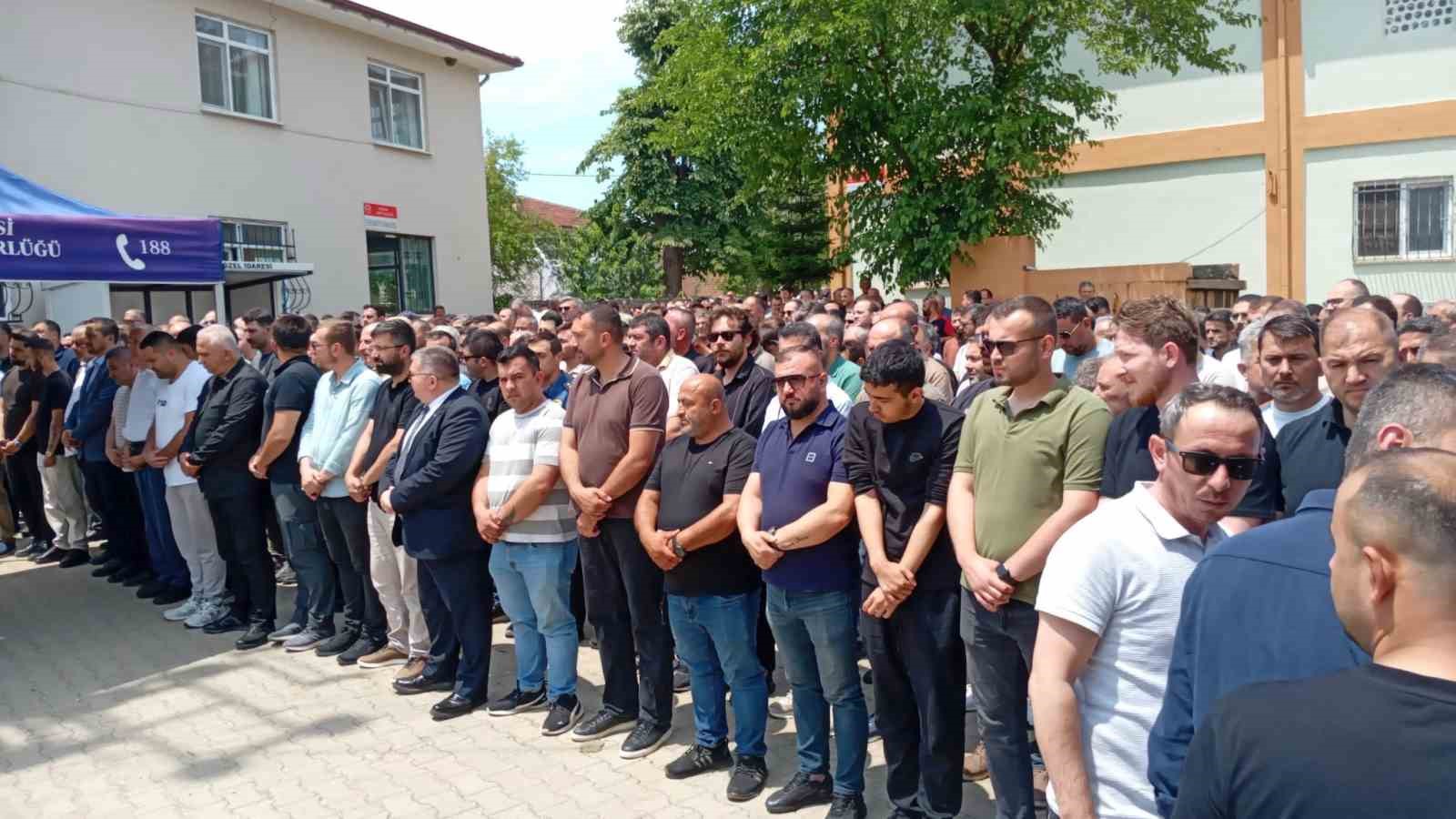 duzce-belediye-baskani-ozlunun-soforu-son-yolculuguna-ugurlandi