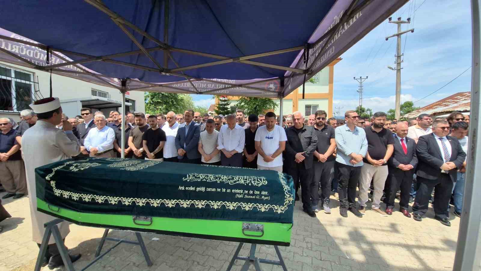 duzce-belediye-baskani-ozlunun-soforu-son-yolculuguna-ugurlandi