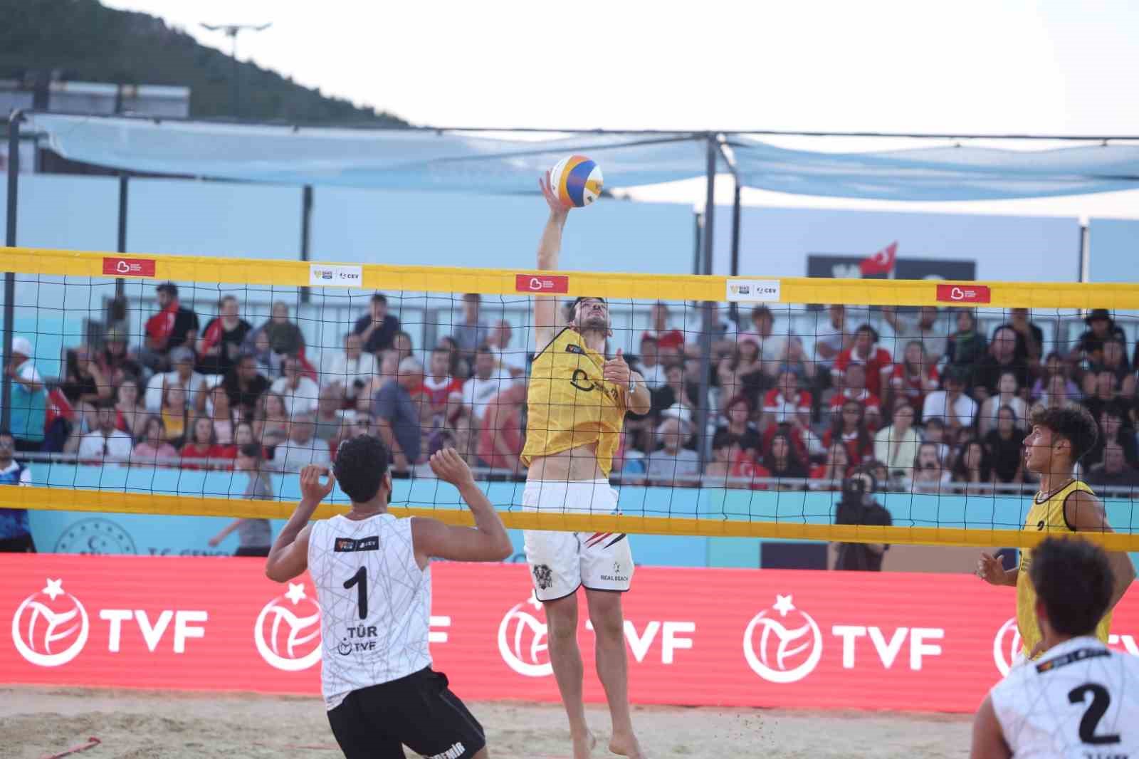 plaj-voleybolu-dunya-turunda-balikesir-etabi-sona-erdi