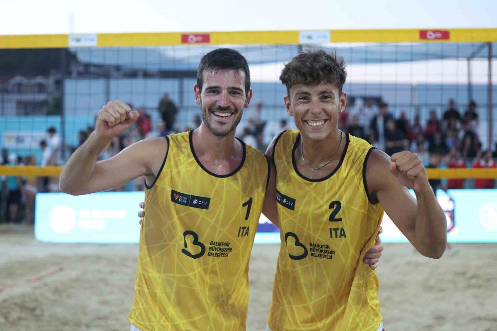 plaj-voleybolu-dunya-turunda-balikesir-etabi-sona-erdi