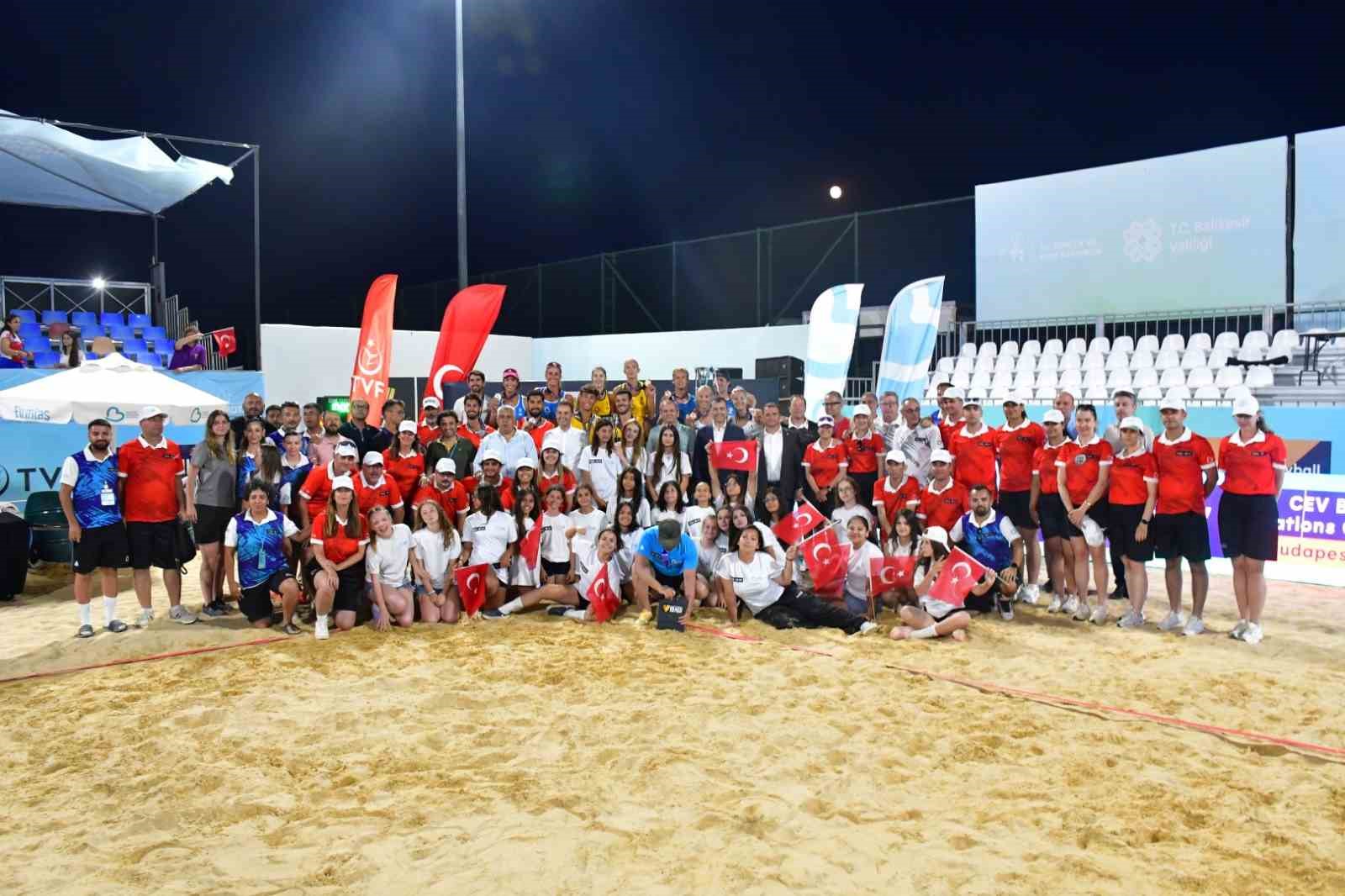plaj-voleybolu-dunya-turunda-balikesir-etabi-sona-erdi