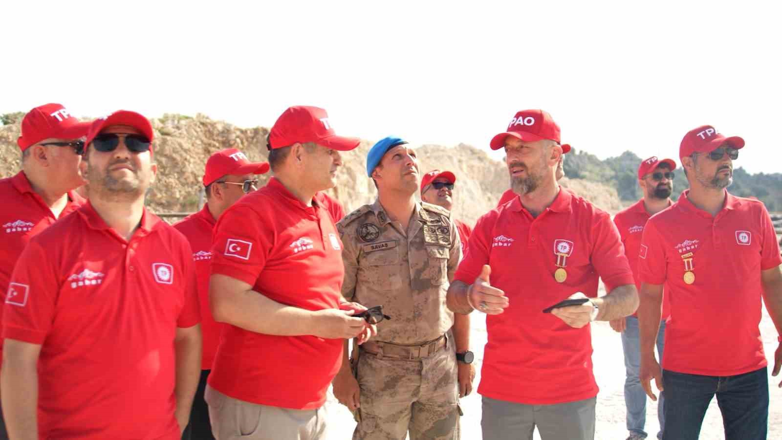 15-temmuz-gazileri-gabarda-petrol-uretim-tesisini-gezdi