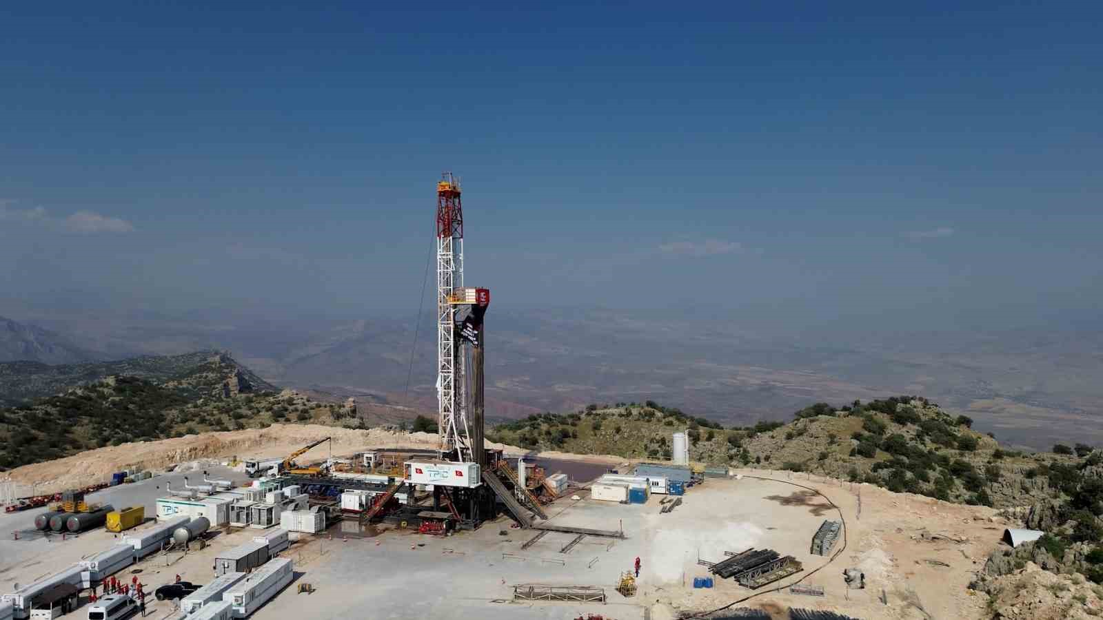 15-temmuz-gazileri-gabarda-petrol-uretim-tesisini-gezdi
