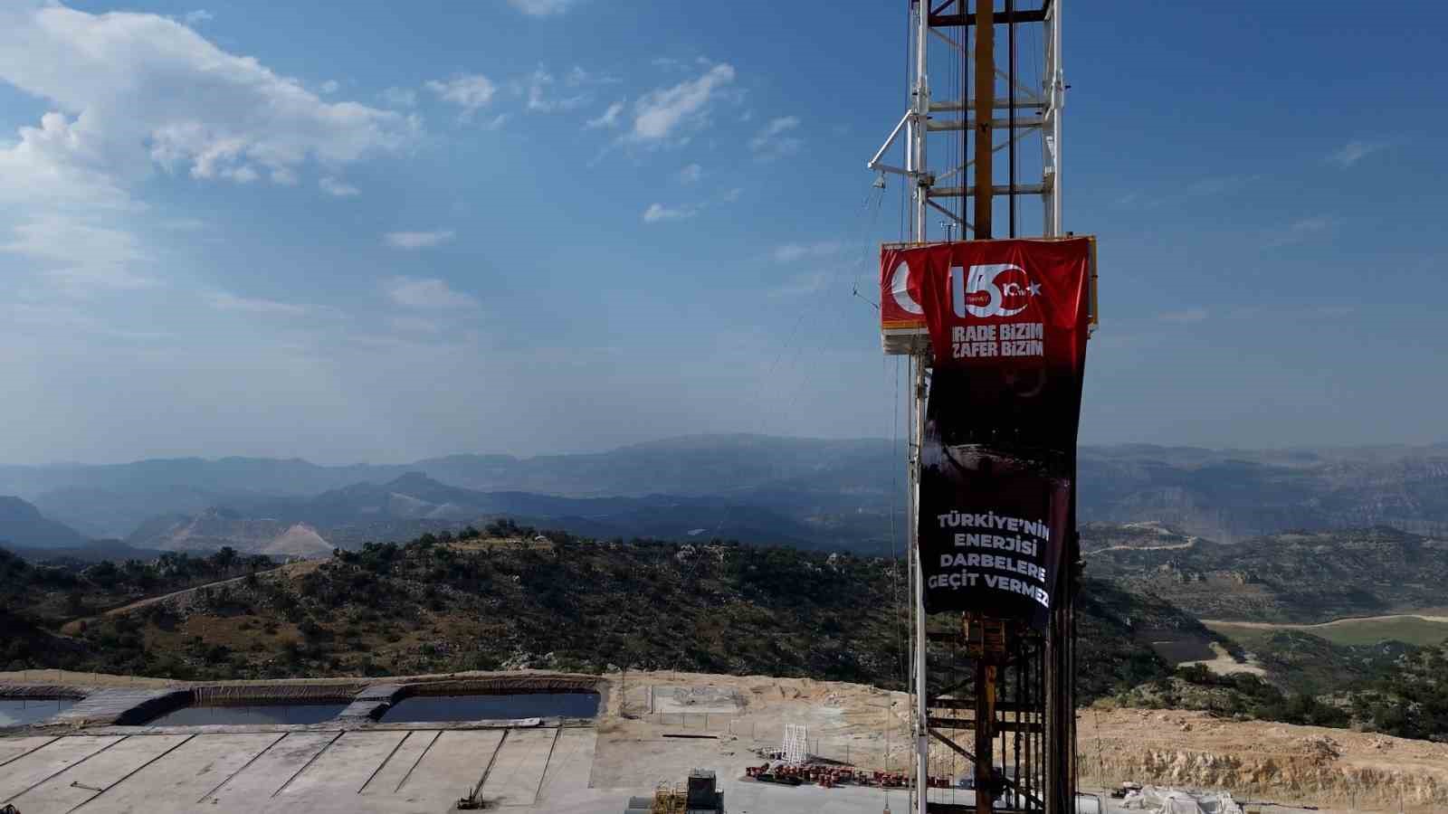 15-temmuz-gazileri-gabarda-petrol-uretim-tesisini-gezdi