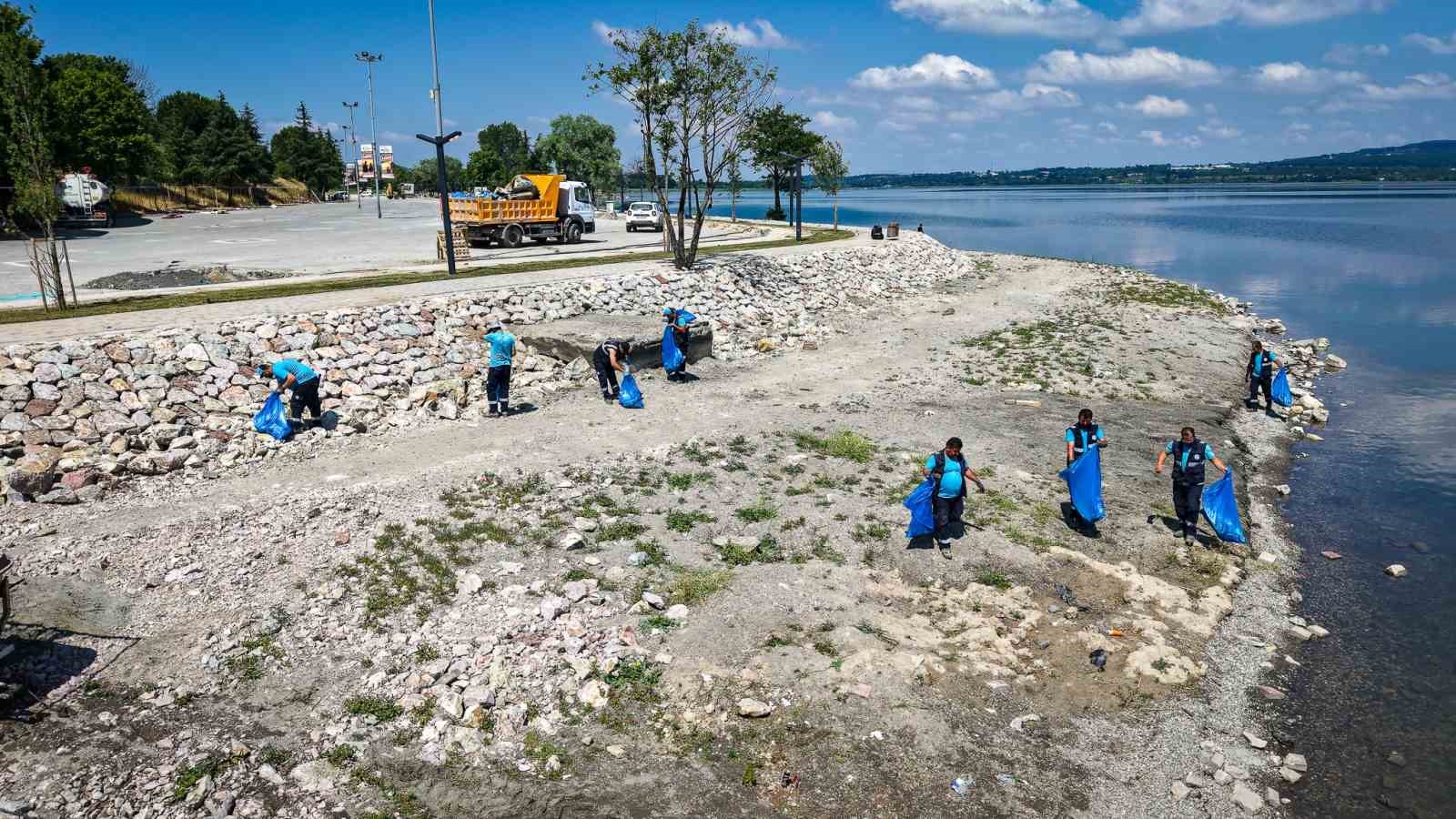 200-personel-ve-23-arac-sahadaydi-saskiden-sapanca-golu-havzasinda-dev-temizlik