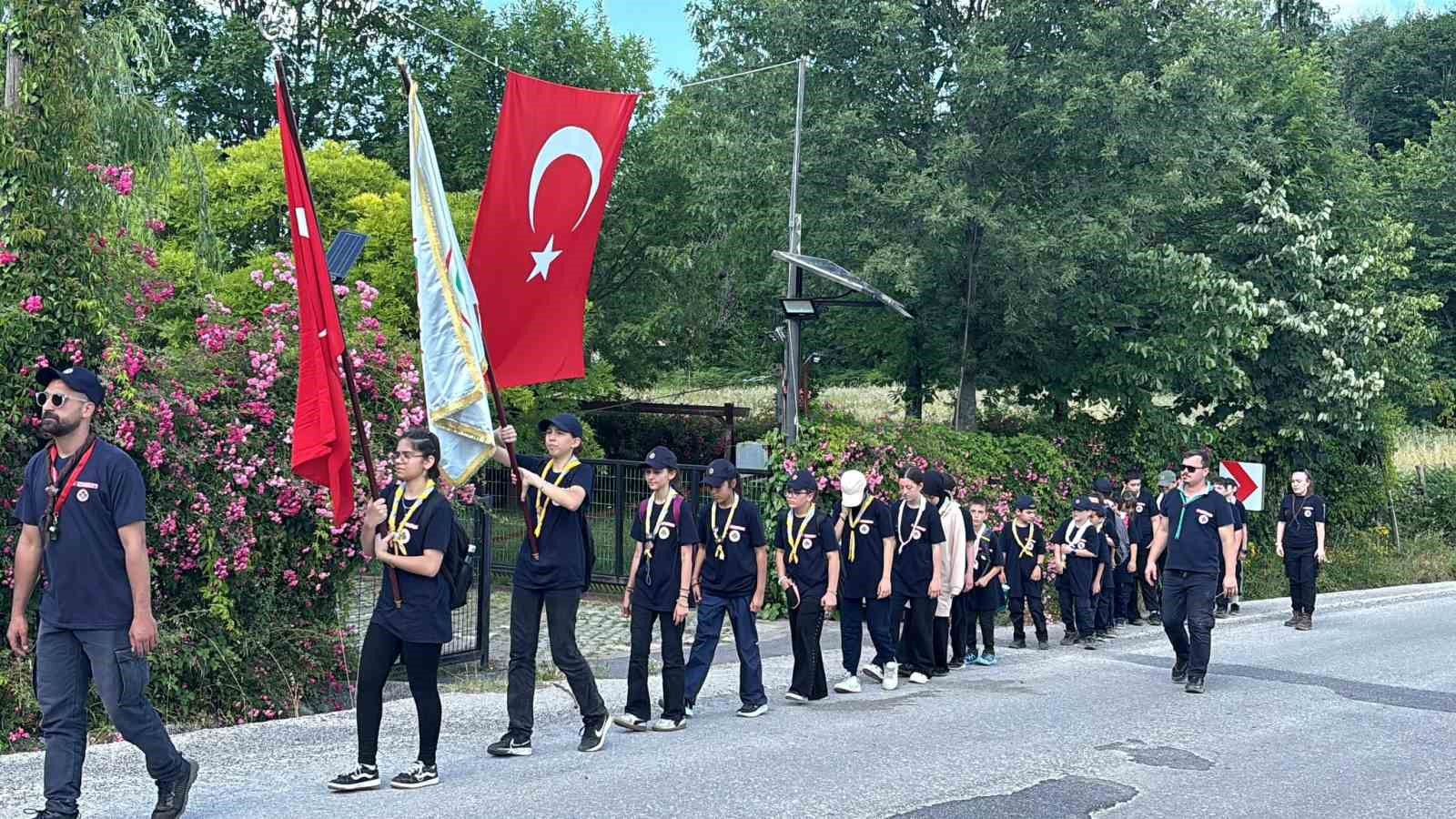 basiskelede-izciler-servetiye-cephesinde-tarihle-bulustu