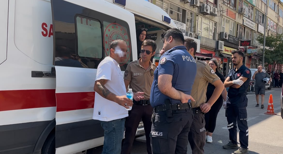 bursada-adliye-onunde-ortalik-savas-alanina-dondu-masa-ve-sandalyeler-havada-ucustu
