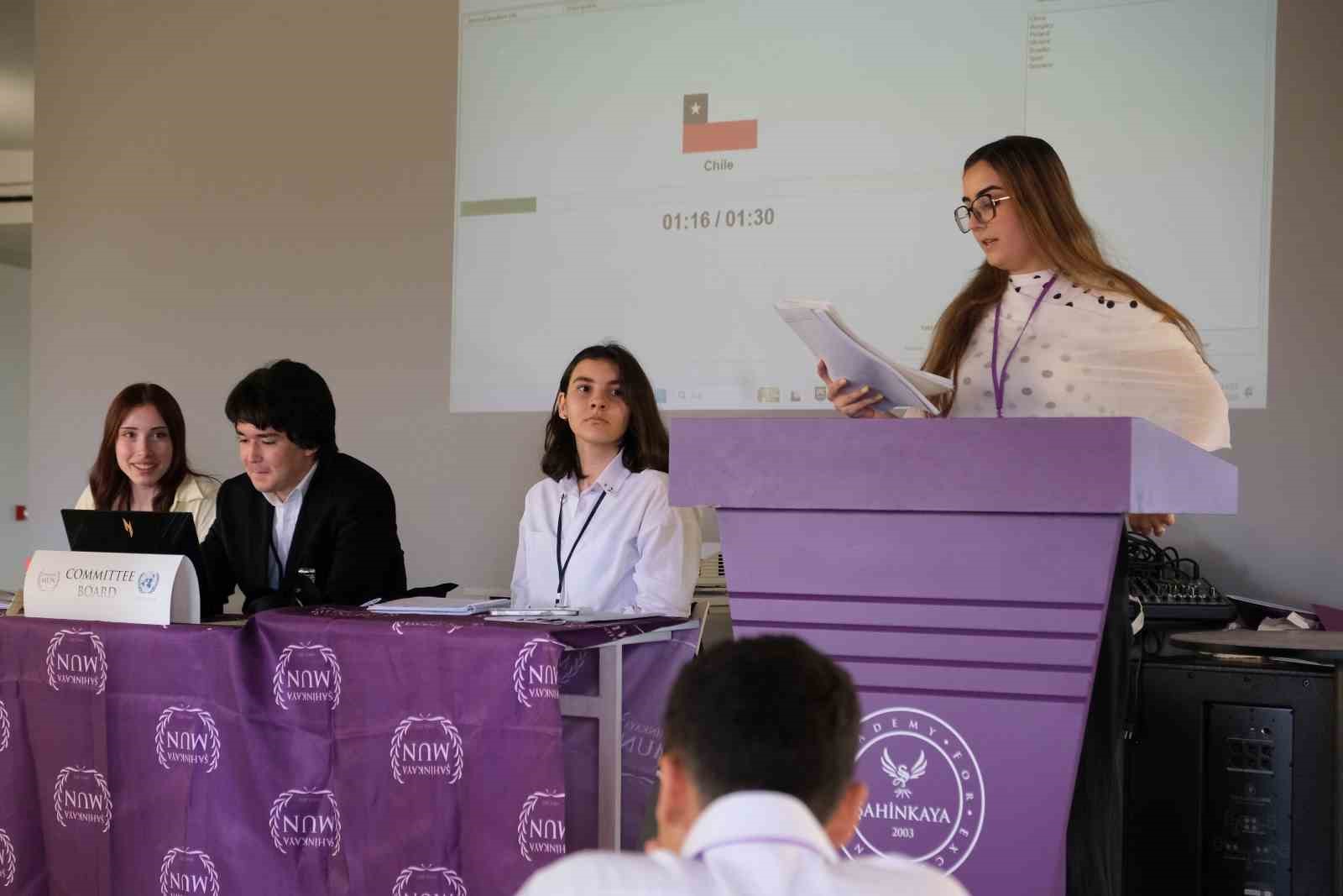 bursanin-genc-diplomatlari-sahinkaya-mun26-konferansinda-bulustu