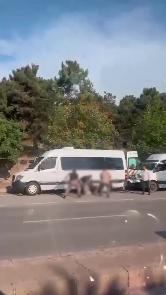 cadde-ortasinda-dehset-anlari-demir-sopalarla-darp-ettiler