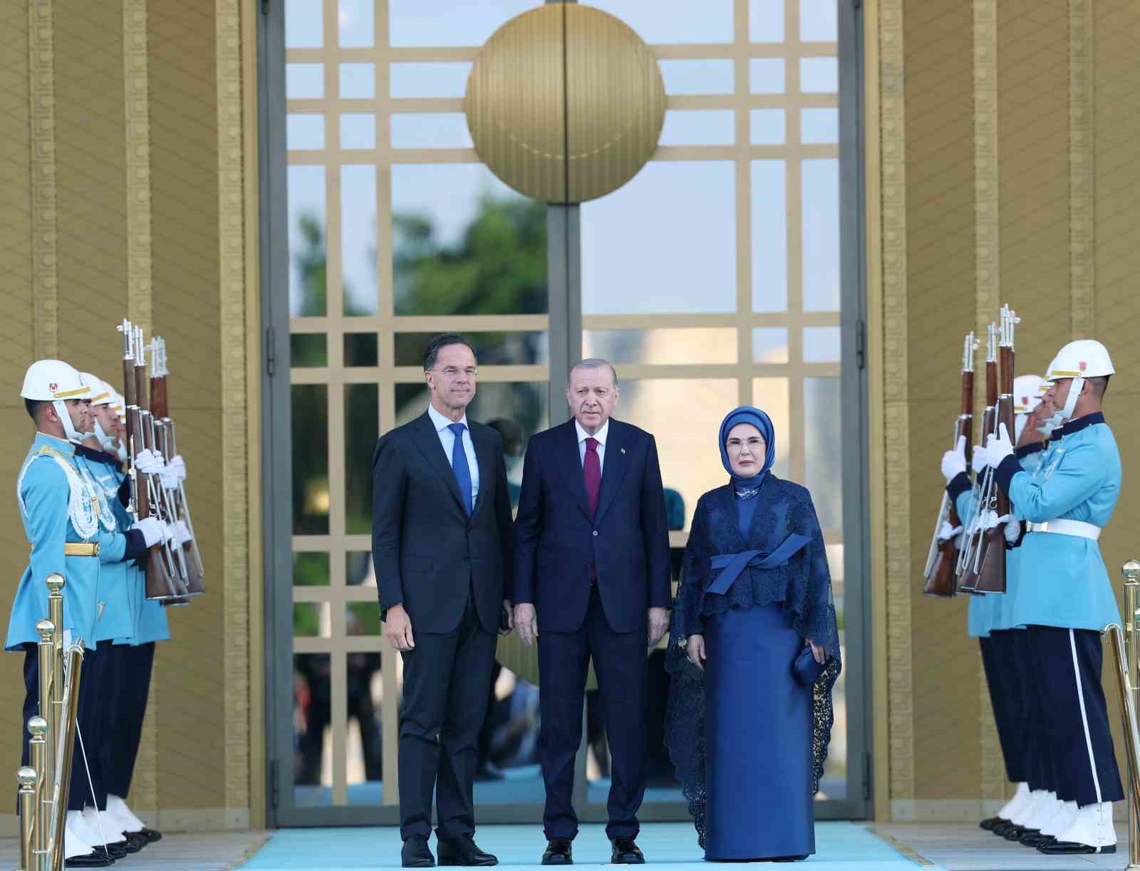 devlet-ve-hukumet-baskanlari-ile-esleri-onuruna-cumhurbaskanligi-kulliyesinde-resepsiyon-verildi