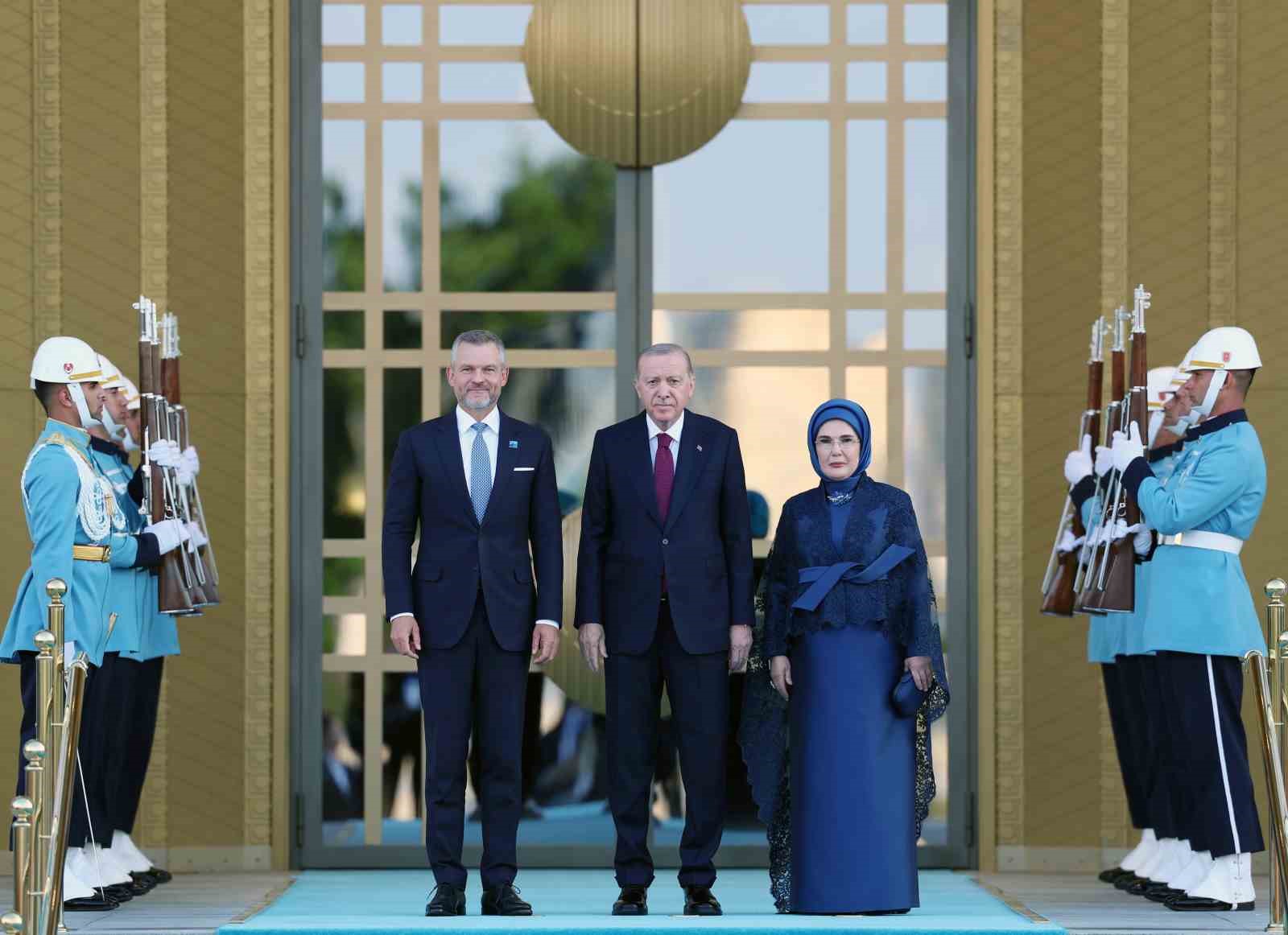 devlet-ve-hukumet-baskanlari-ile-esleri-onuruna-cumhurbaskanligi-kulliyesinde-resepsiyon-verildi