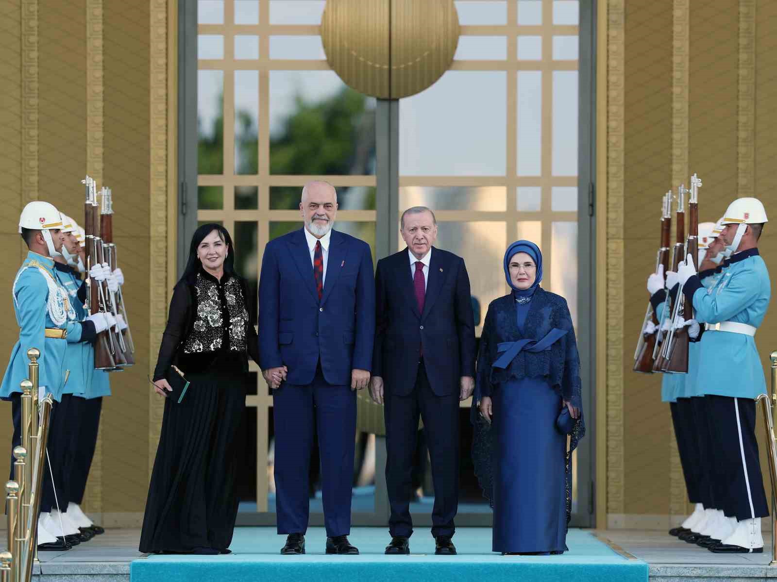 devlet-ve-hukumet-baskanlari-ile-esleri-onuruna-cumhurbaskanligi-kulliyesinde-resepsiyon-verildi