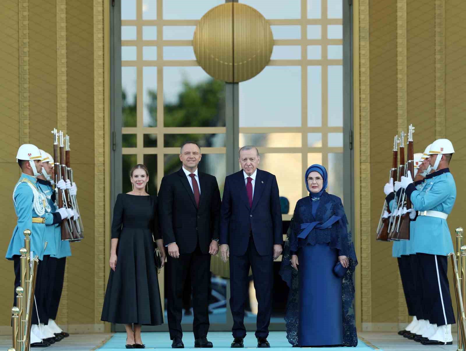 devlet-ve-hukumet-baskanlari-ile-esleri-onuruna-cumhurbaskanligi-kulliyesinde-resepsiyon-verildi