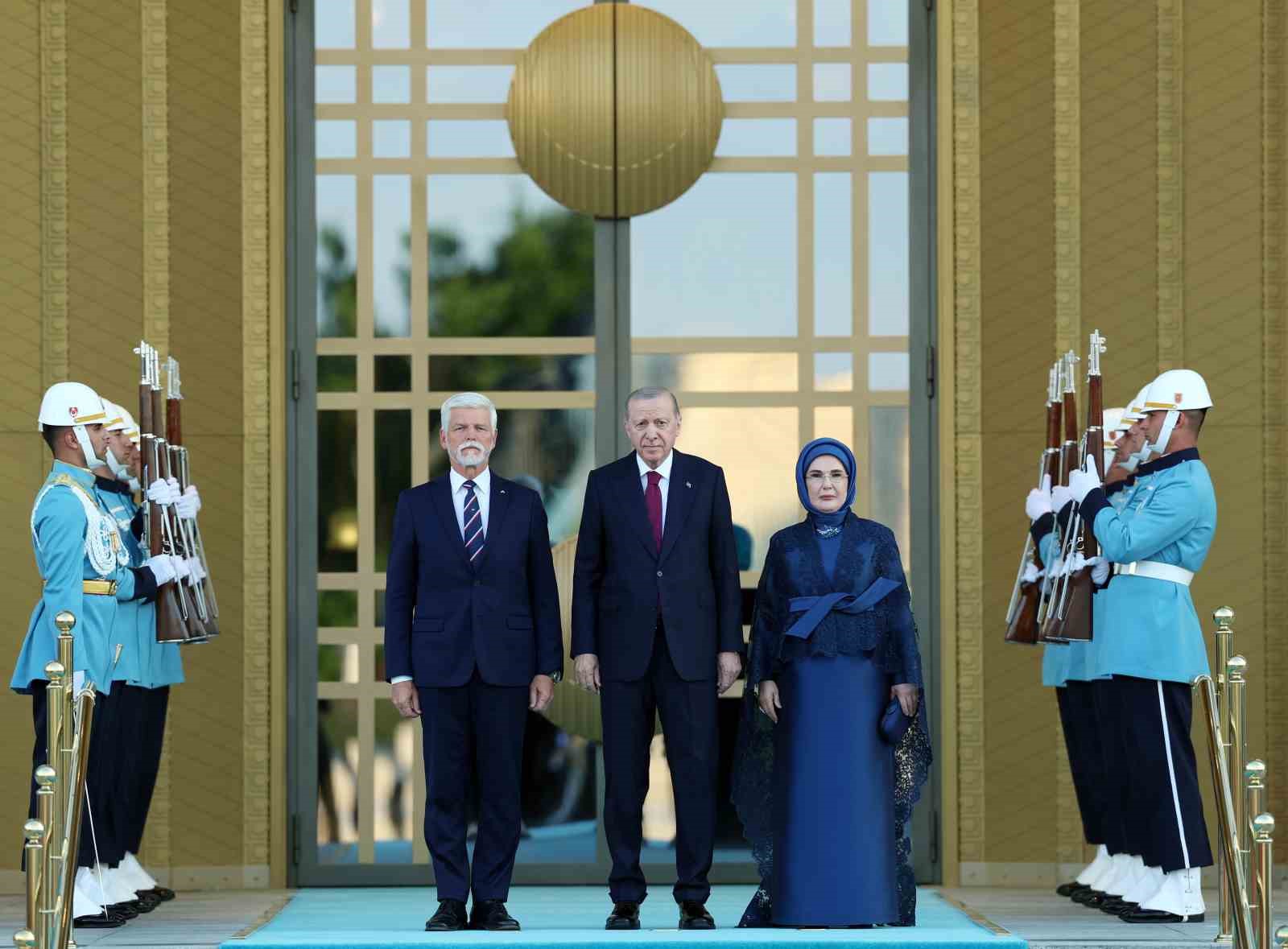 devlet-ve-hukumet-baskanlari-ile-esleri-onuruna-cumhurbaskanligi-kulliyesinde-resepsiyon-verildi
