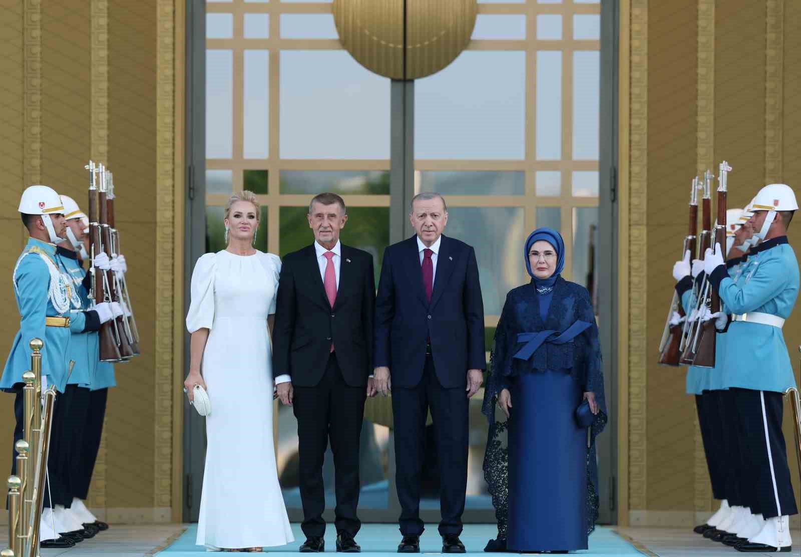 devlet-ve-hukumet-baskanlari-ile-esleri-onuruna-cumhurbaskanligi-kulliyesinde-resepsiyon-verildi