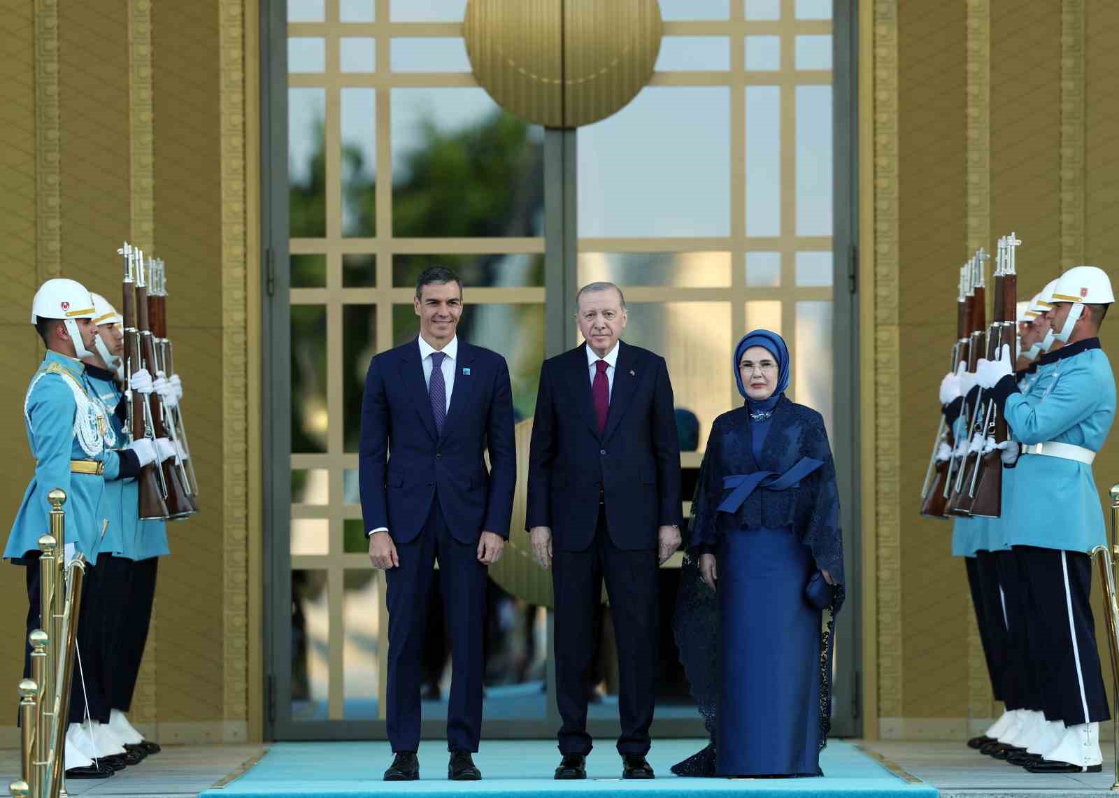 devlet-ve-hukumet-baskanlari-ile-esleri-onuruna-cumhurbaskanligi-kulliyesinde-resepsiyon-verildi