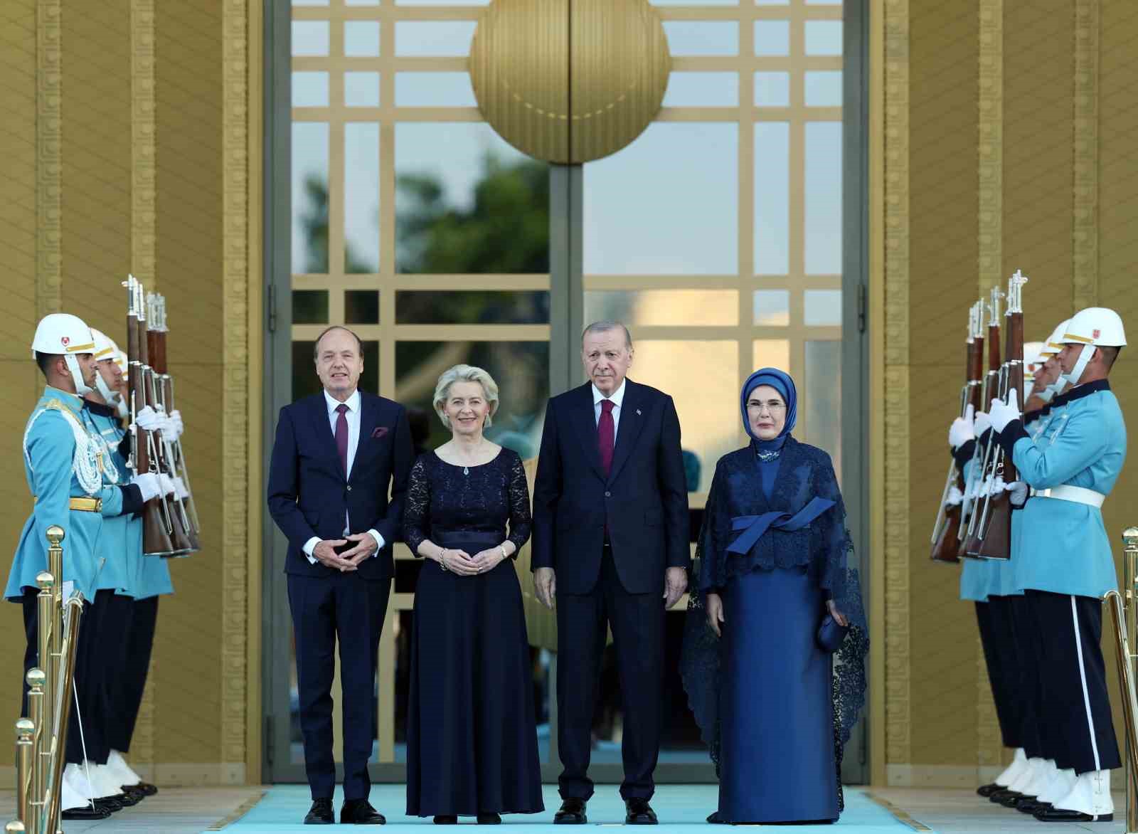 devlet-ve-hukumet-baskanlari-ile-esleri-onuruna-cumhurbaskanligi-kulliyesinde-resepsiyon-verildi