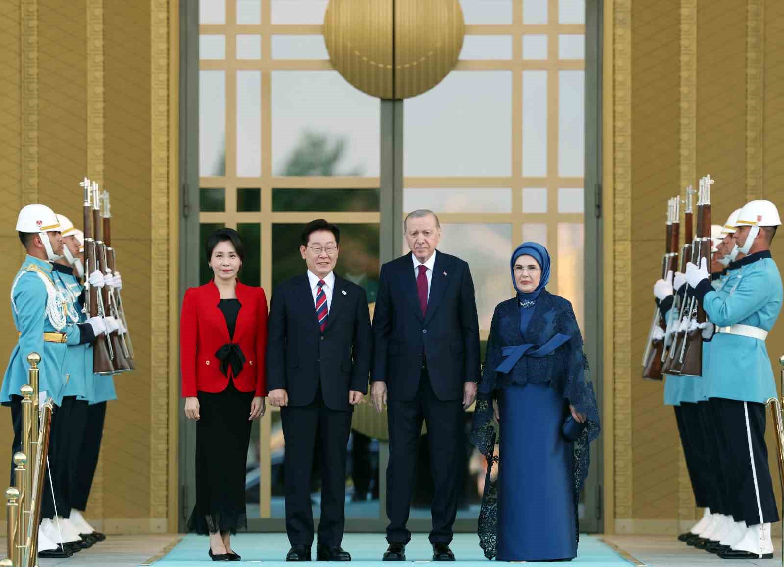 devlet-ve-hukumet-baskanlari-ile-esleri-onuruna-cumhurbaskanligi-kulliyesinde-resepsiyon-verildi
