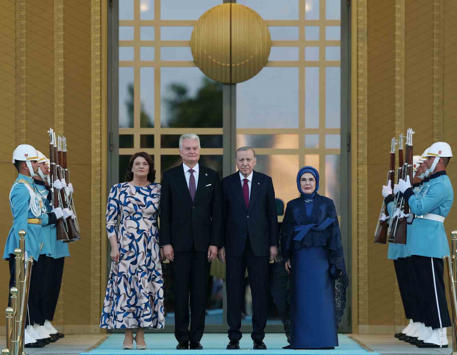 devlet-ve-hukumet-baskanlari-ile-esleri-onuruna-cumhurbaskanligi-kulliyesinde-resepsiyon-verildi