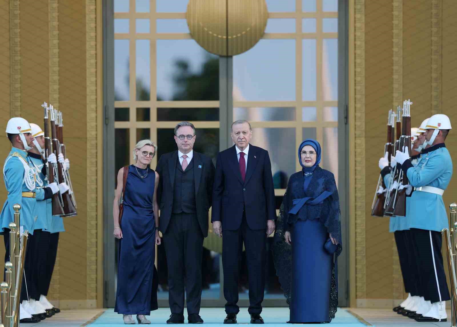 devlet-ve-hukumet-baskanlari-ile-esleri-onuruna-cumhurbaskanligi-kulliyesinde-resepsiyon-verildi