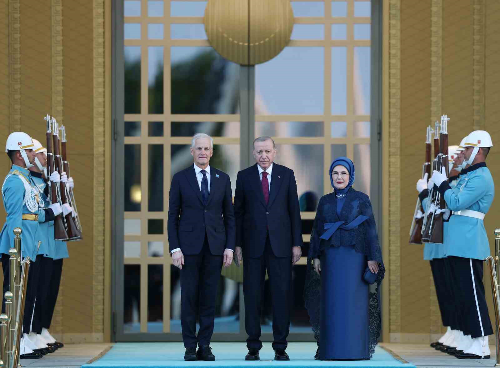 devlet-ve-hukumet-baskanlari-ile-esleri-onuruna-cumhurbaskanligi-kulliyesinde-resepsiyon-verildi