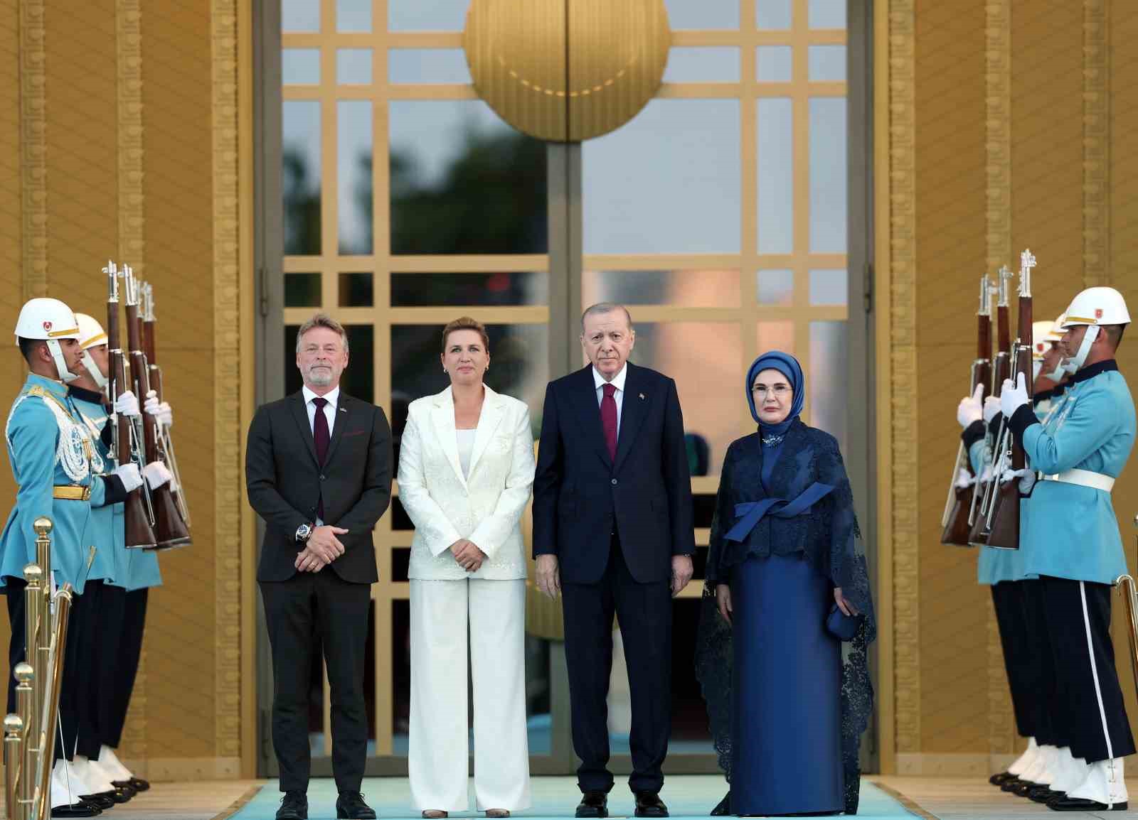 devlet-ve-hukumet-baskanlari-ile-esleri-onuruna-cumhurbaskanligi-kulliyesinde-resepsiyon-verildi