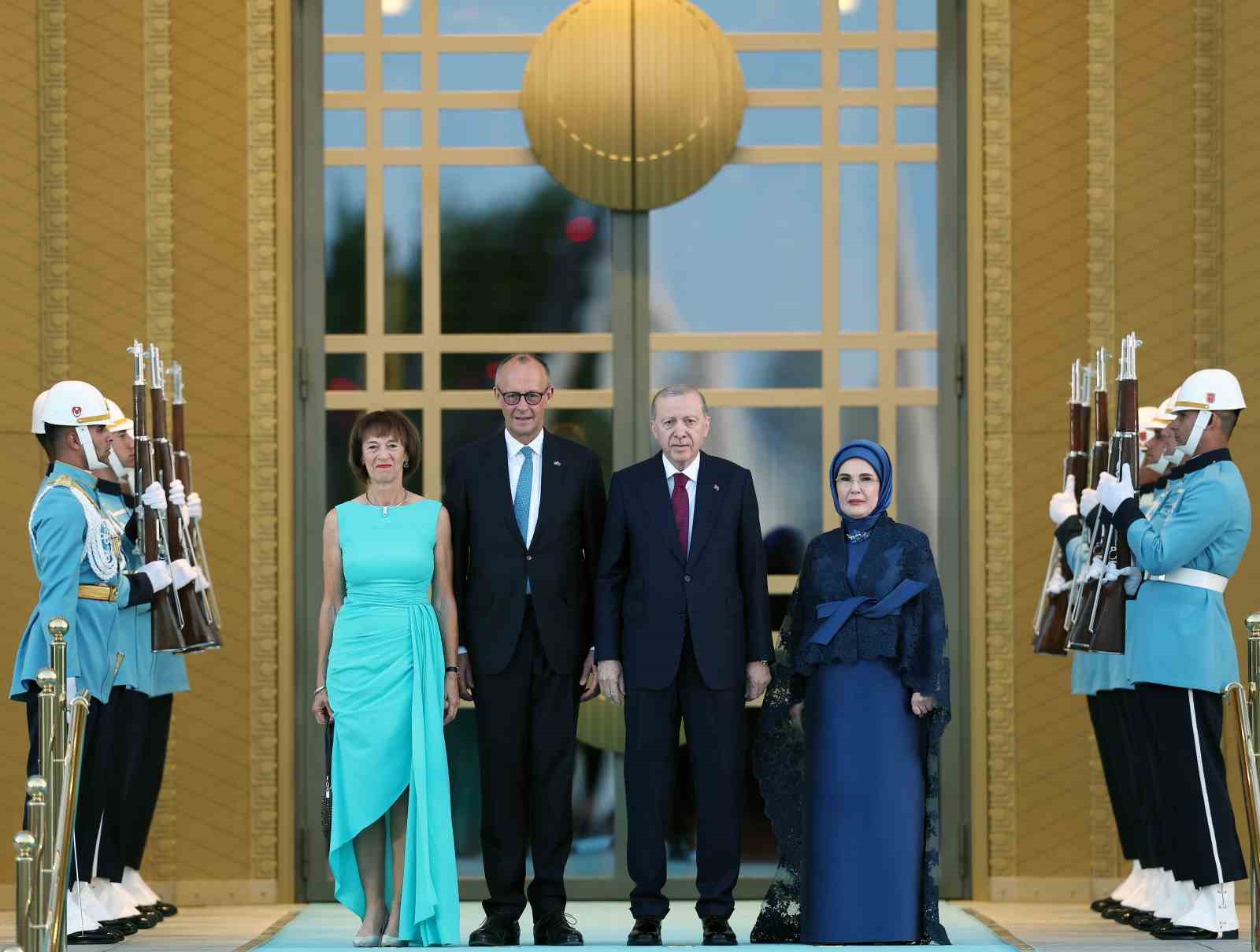 devlet-ve-hukumet-baskanlari-ile-esleri-onuruna-cumhurbaskanligi-kulliyesinde-resepsiyon-verildi