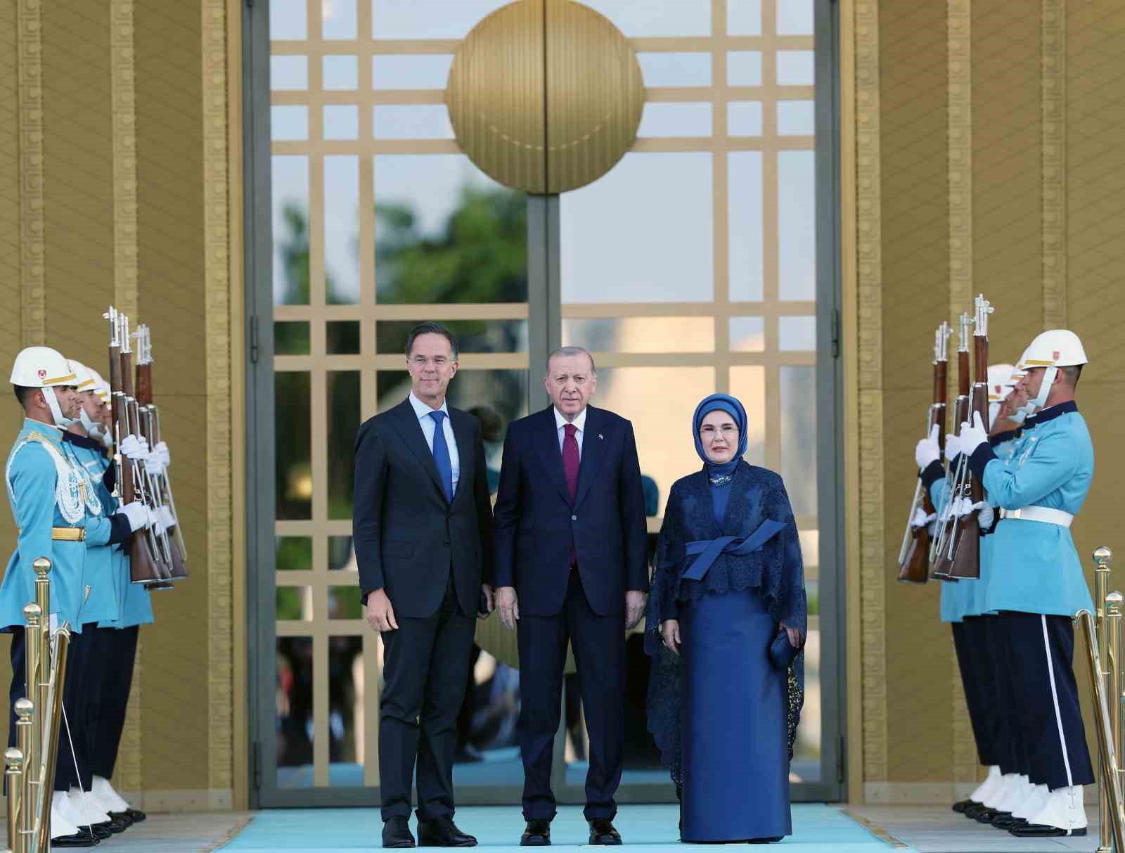 devlet-ve-hukumet-baskanlari-ile-esleri-onuruna-cumhurbaskanligi-kulliyesinde-resepsiyon-verildi