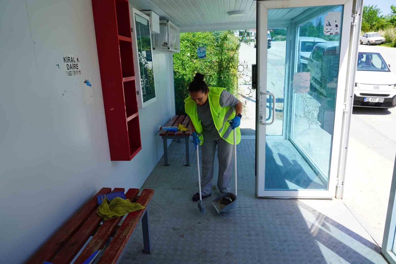 duraklarda-temizlik-ve-yikama-calismasi-yapildi
