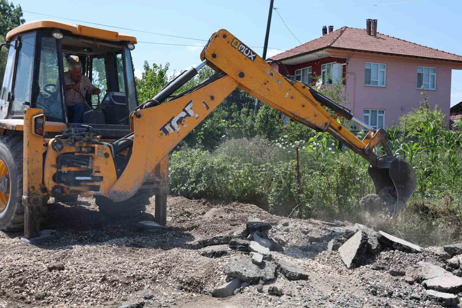 erenlerde-kirsal-mahallelerde-ustyapi-ve-yol-calismalari-suruyor