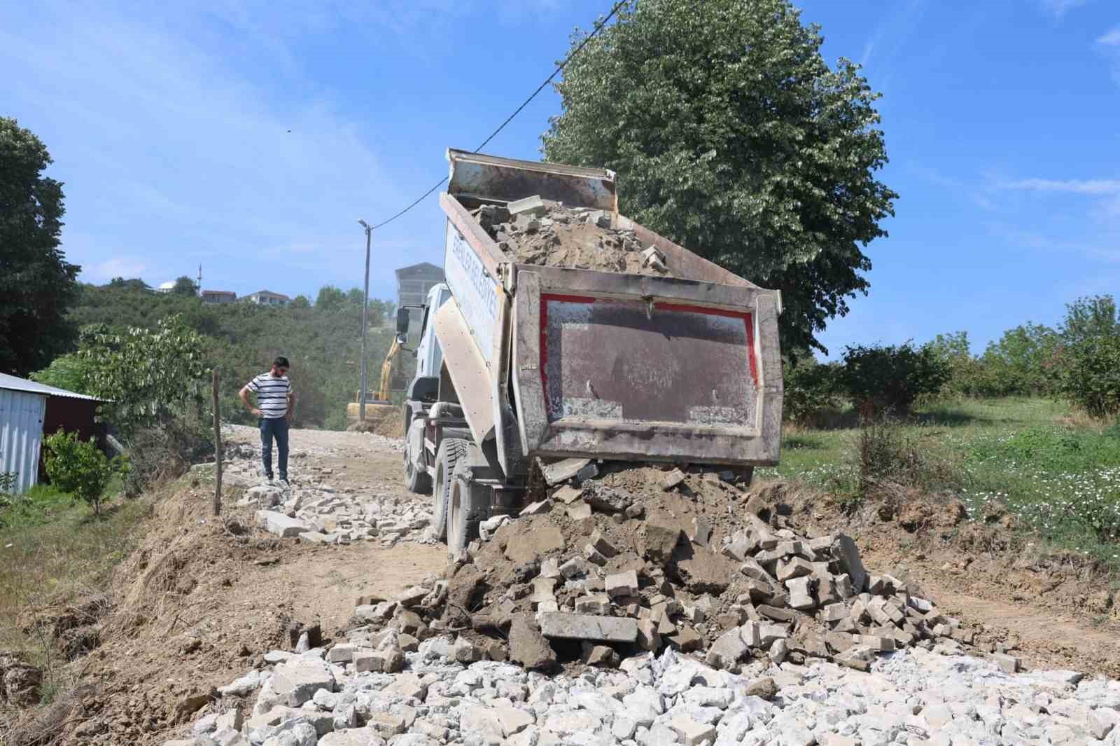 erenlerde-kirsal-mahallelerde-ustyapi-ve-yol-calismalari-suruyor