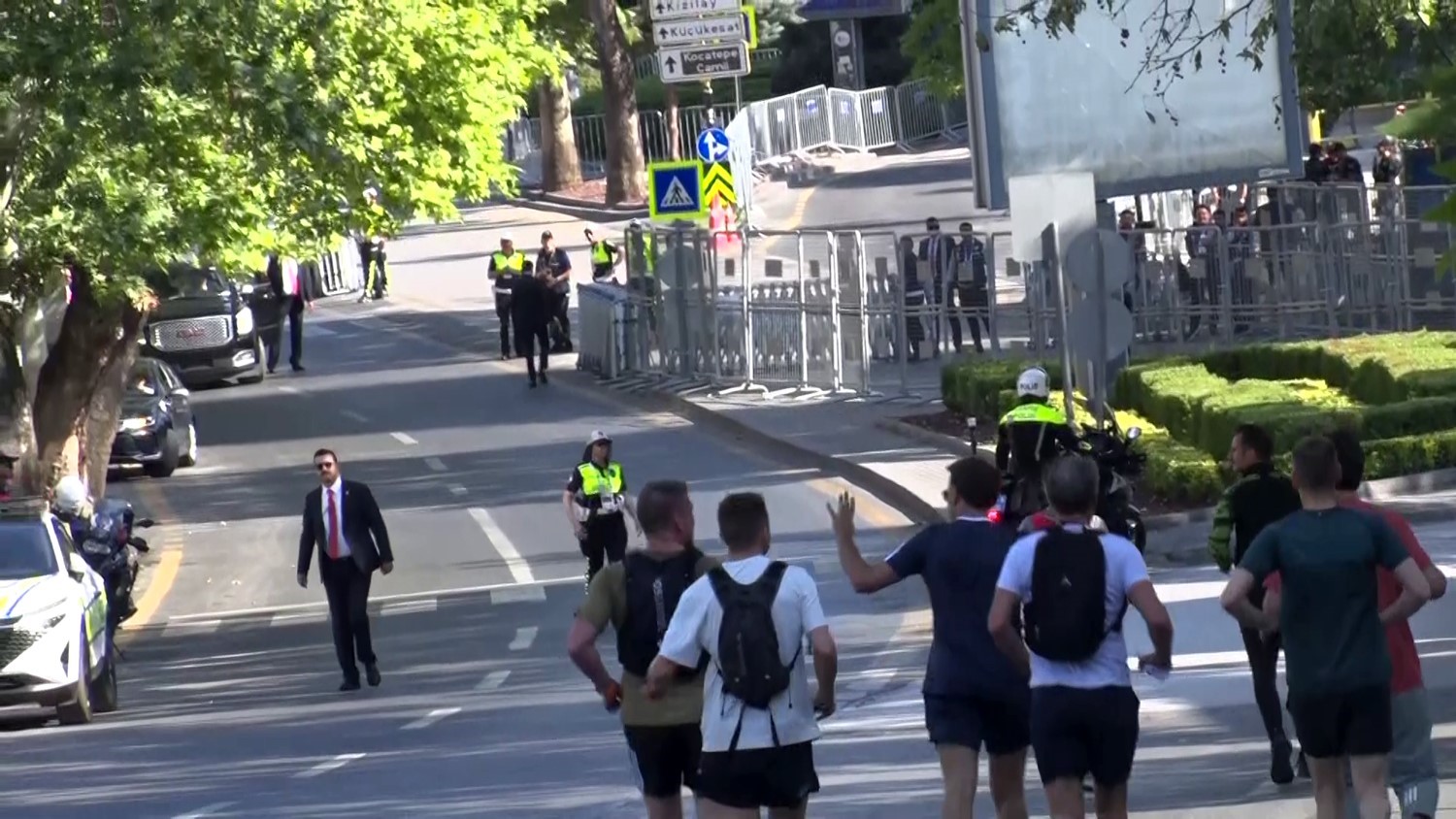 fransa-cumhurbaskani-macron-ankarada-sabah-kosusu-yapti