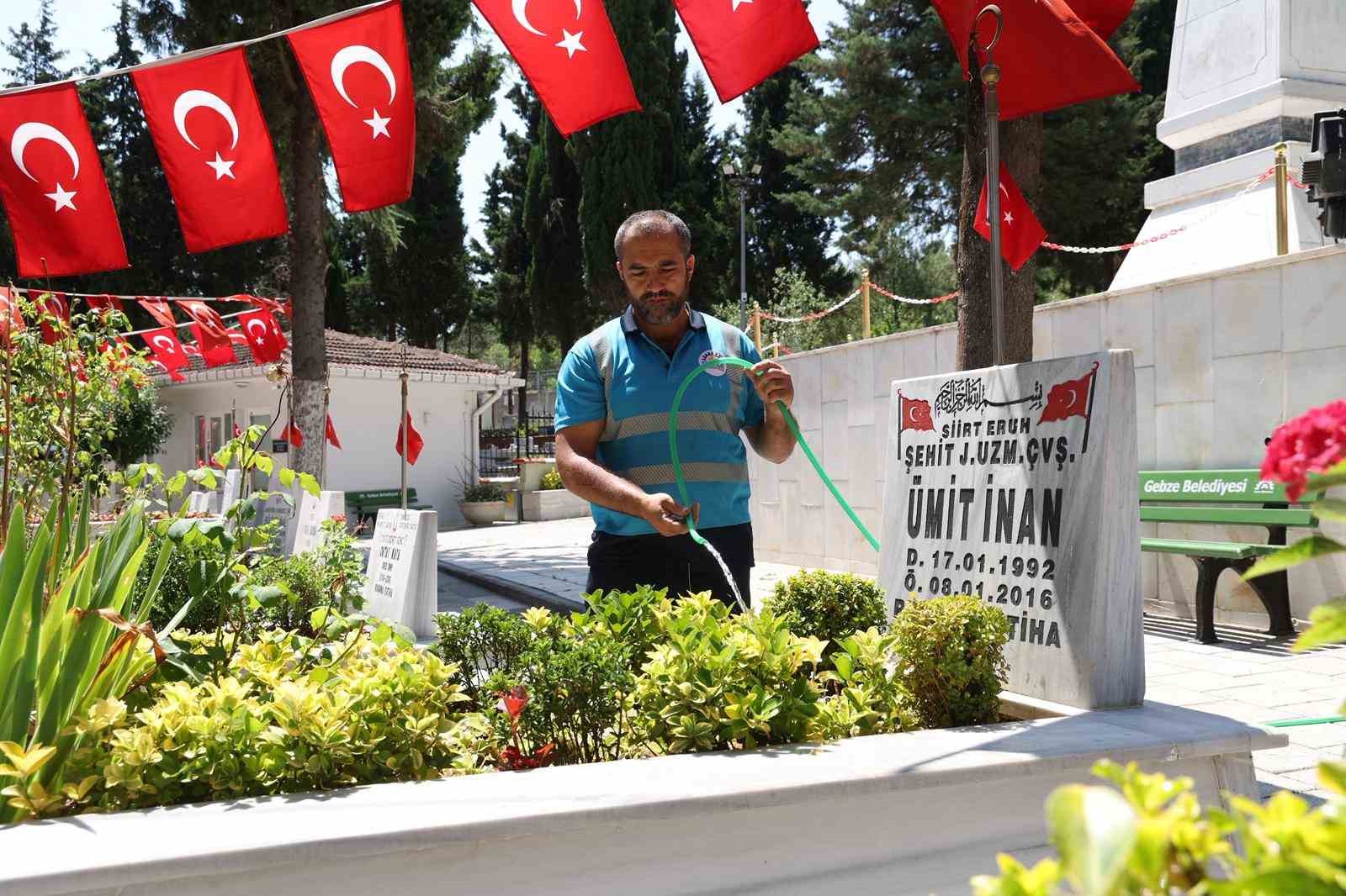 gebzede-mezarlik-ve-sehitliklerde-periyodik-bakim-calismalari-suruyor