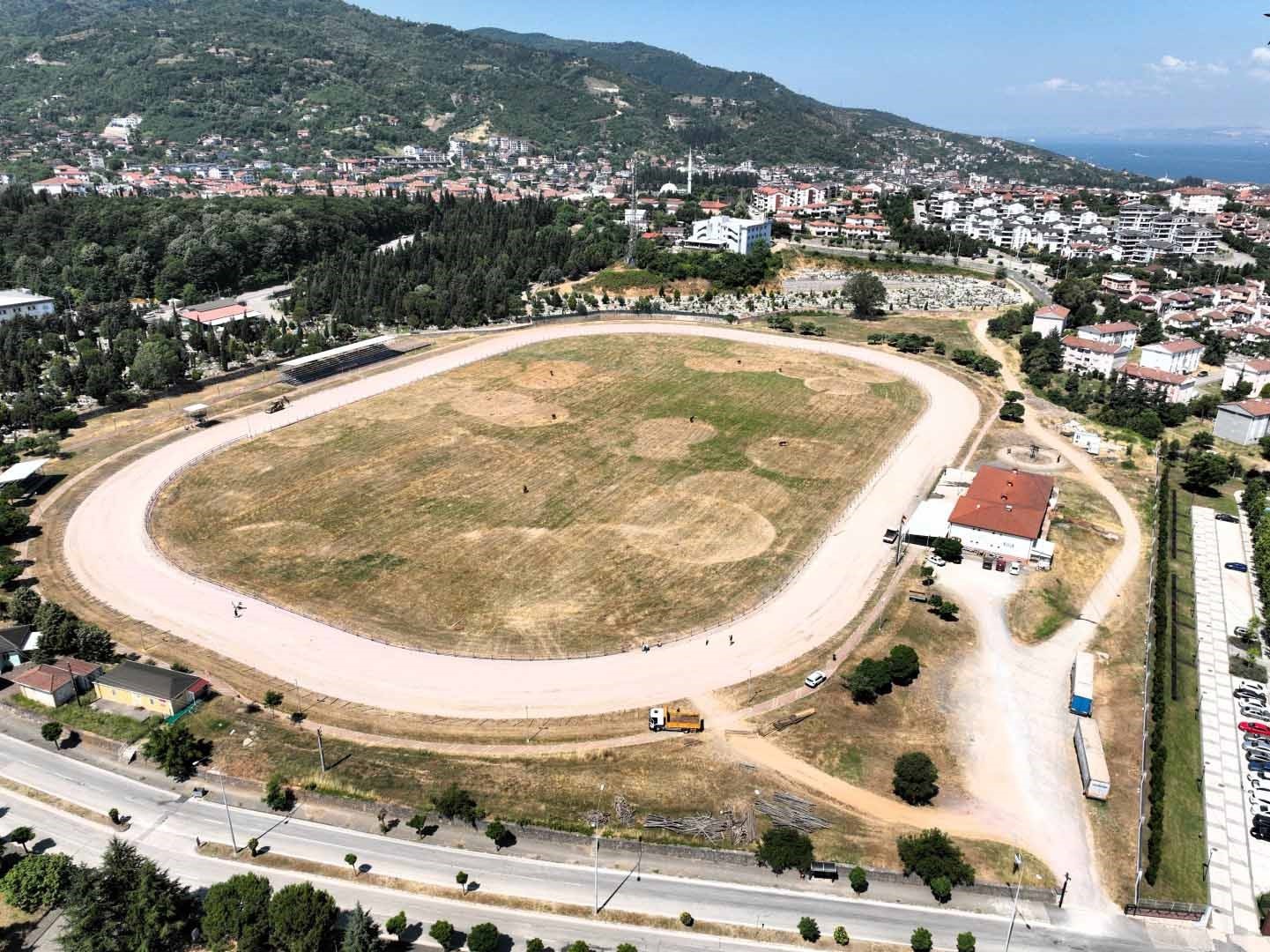 kocaelide-golcuk-rahvan-at-tesisi-yarislar-oncesi-bakima-alindi