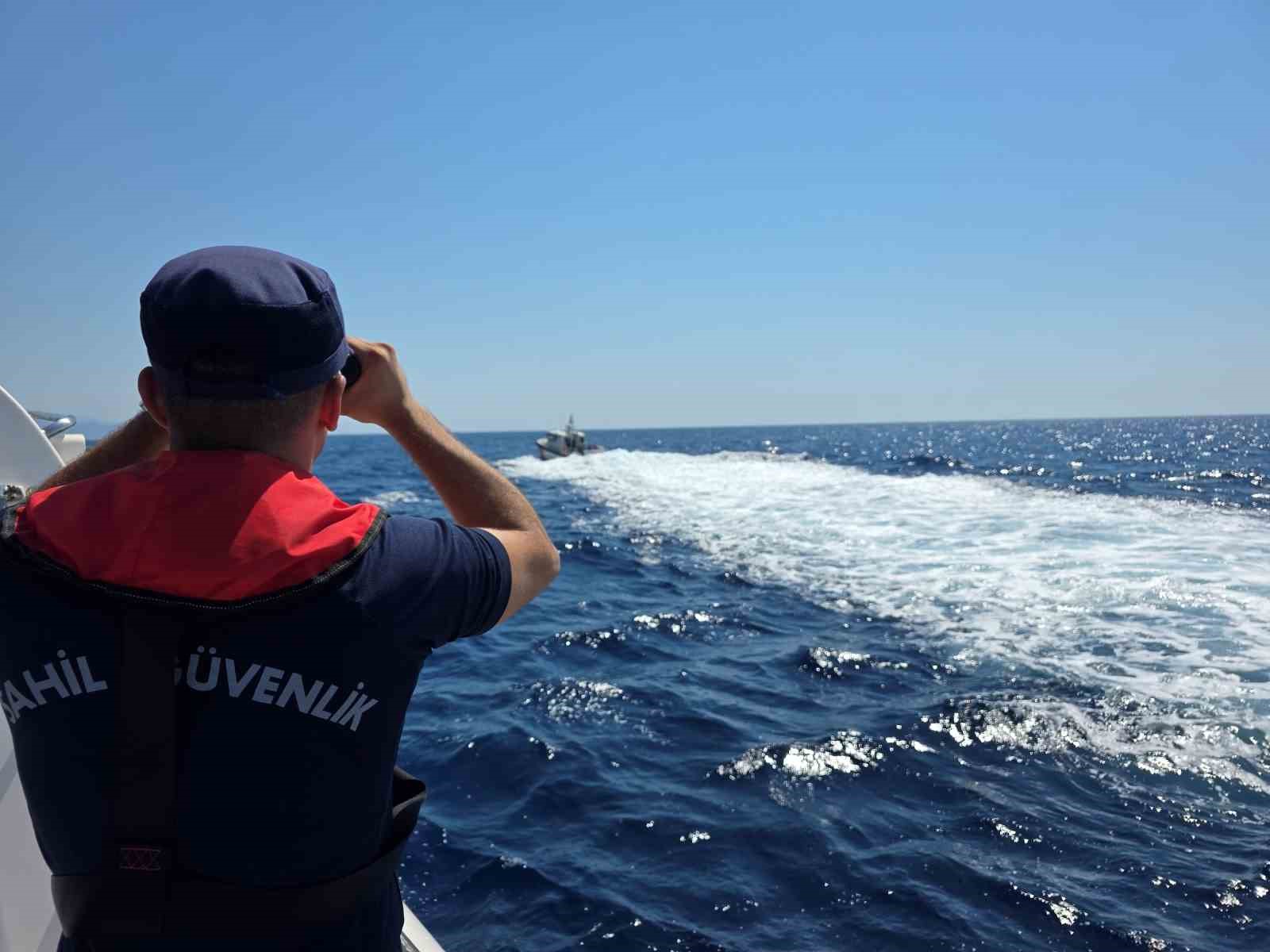 marmaris-aciklarinda-batan-gocmen-botunda-kayip-2-kisiyi-arama-calismalari-suruyor
