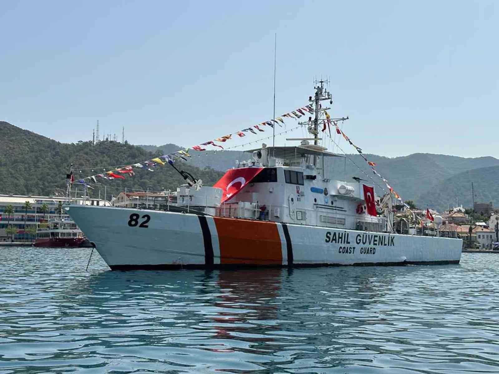 sahil-guvenlik-botlari-denizcilik-ve-kabotaj-bayraminda-ziyarete-acildi