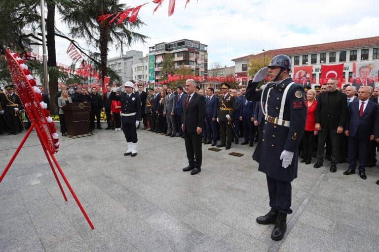 29 Ekim Cumhuriyet Bayramı Çelenk Töreniyle Başladı